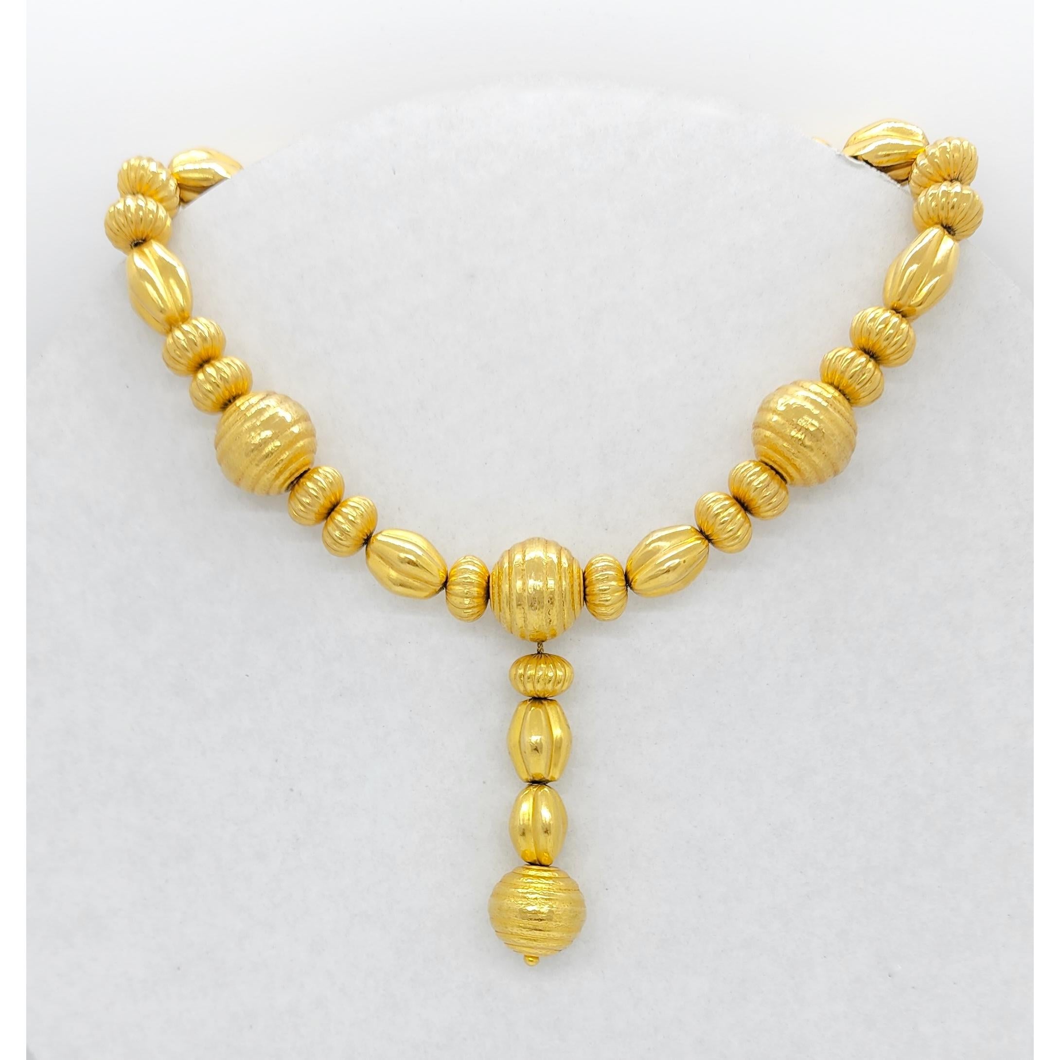 Wunderschöne Lalaounis-Halskette, handgefertigt aus 18 Karat Gelbgold.  Die Länge beträgt 16