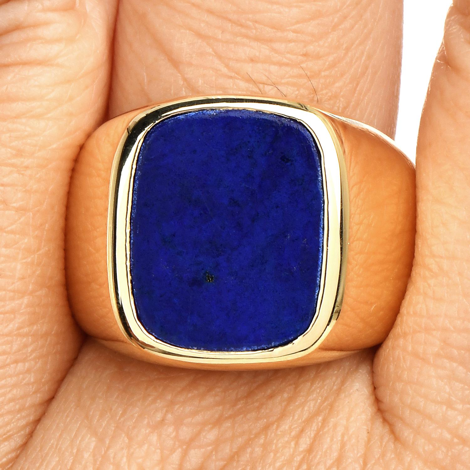 Women's or Men's David Webb 1970's  Lapiz Lazuli 18k Yellow Gold Men's Signet Ring For Sale
