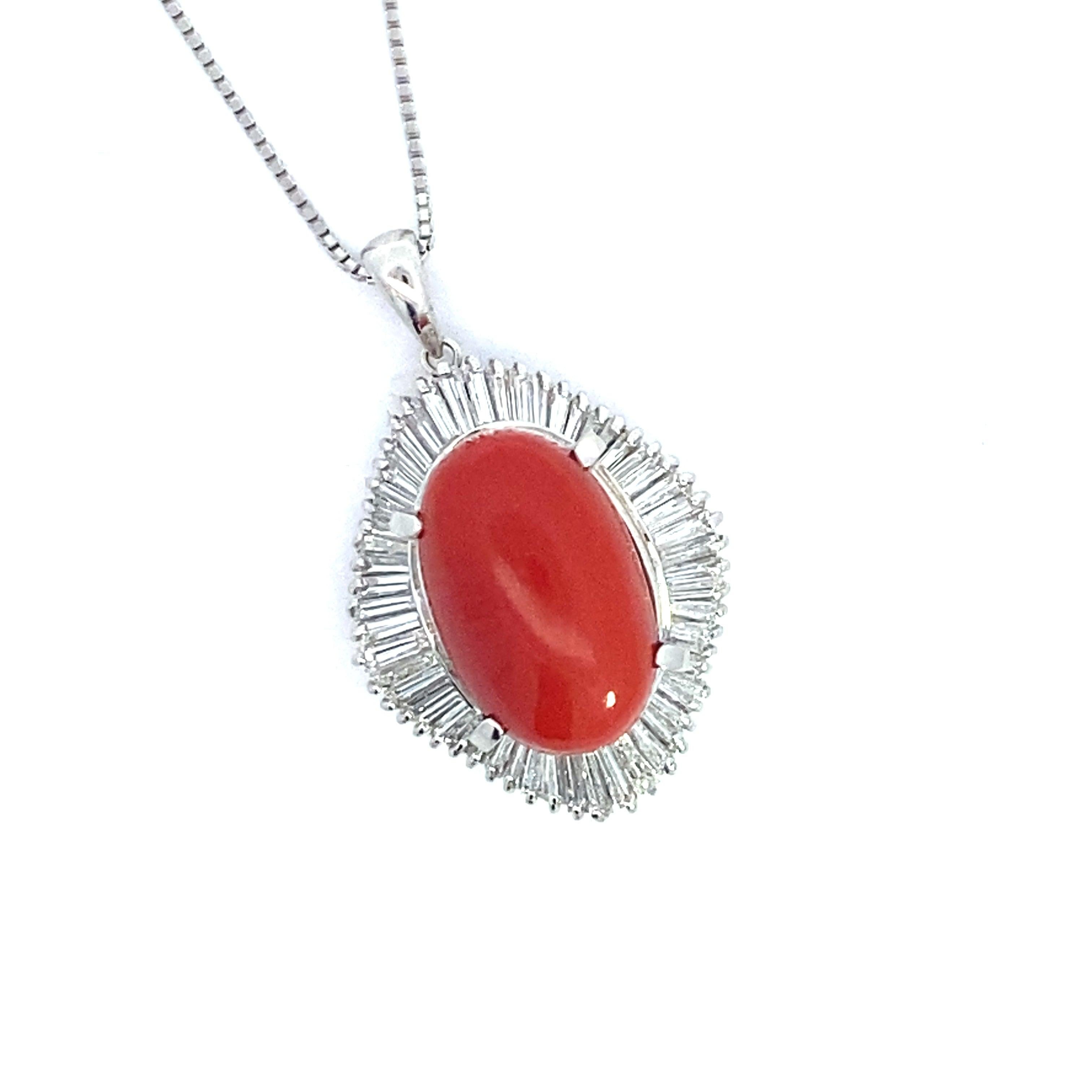 Collana Estate, Diamante Baguette 1,97ct  G-H VS2-SI1, Corallo Cabochon Ovale 18mm x 12mm, Platino 15,10g

Tipo di gioiello : Collana
Tipo di metallo: Platino 
Peso del metallo: 15.10 grammi
Marchio : Estate
Misura: 18