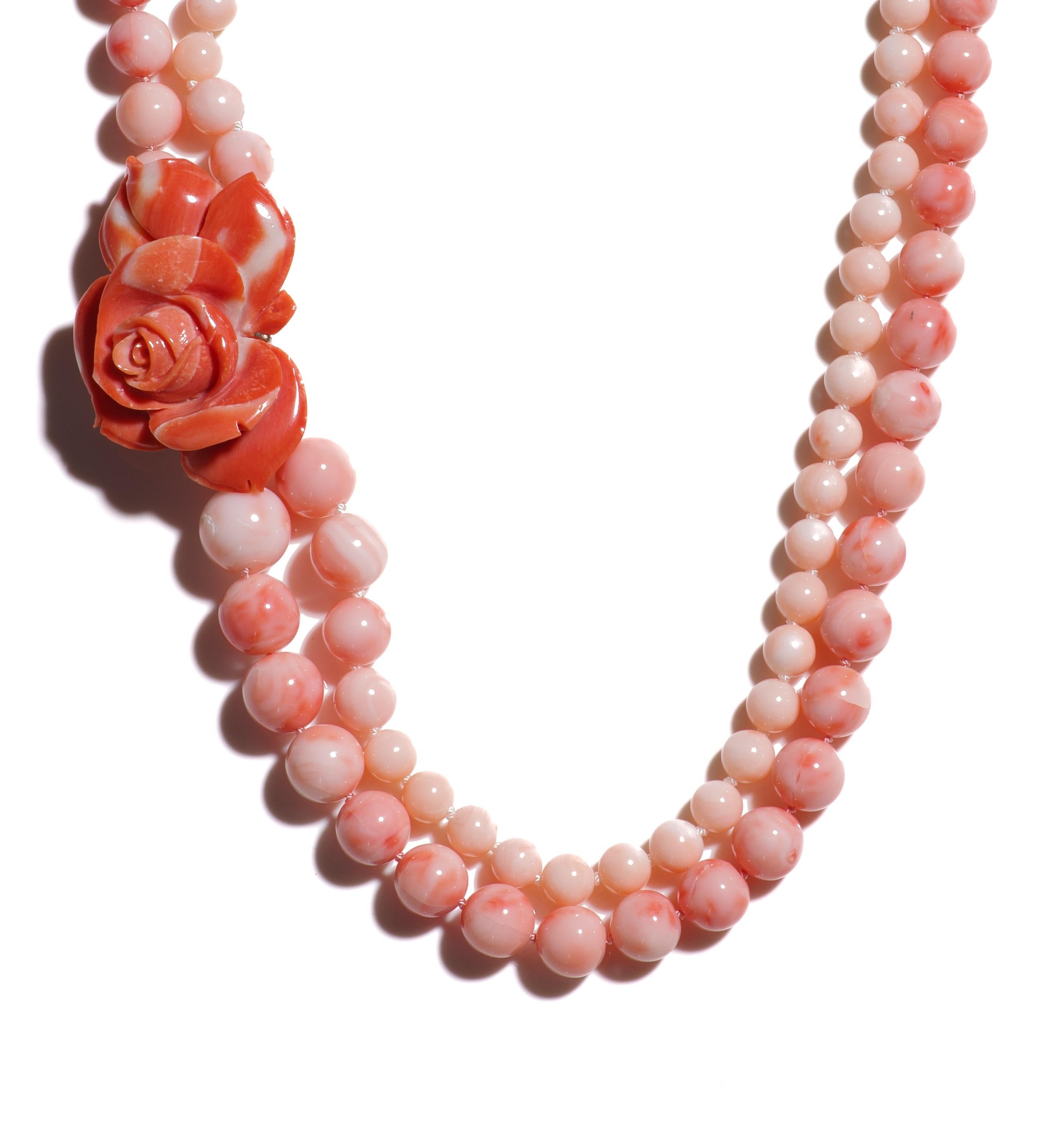 Taille ronde Collier de corail de 530 carats superposé en or jaune 18 carats