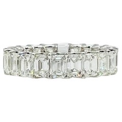 Anillo de oro blanco de 18 quilates con diamante blanco y corte esmeralda de la colección Estate Lugano