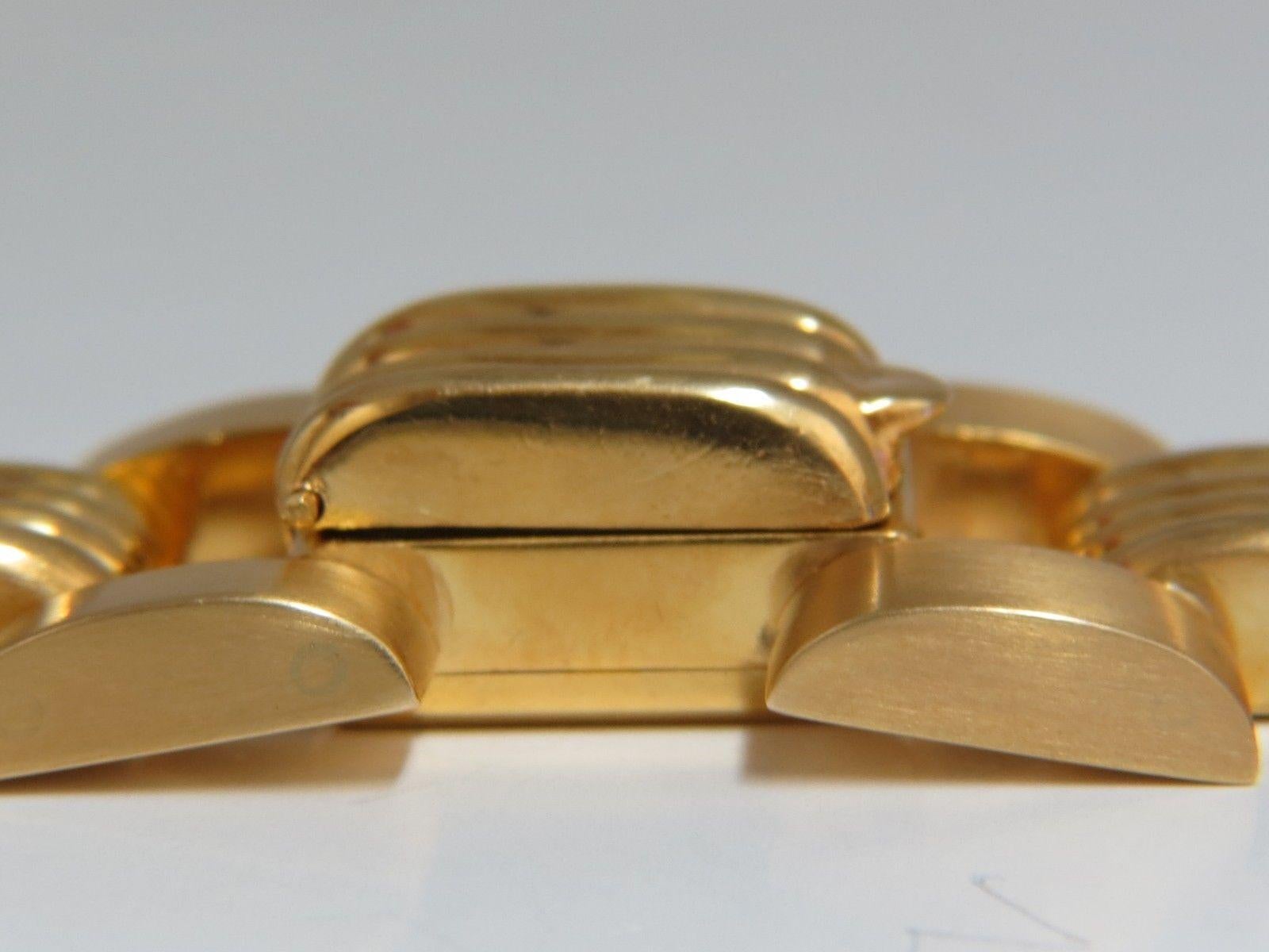Rare montre à bracelet large en or 
