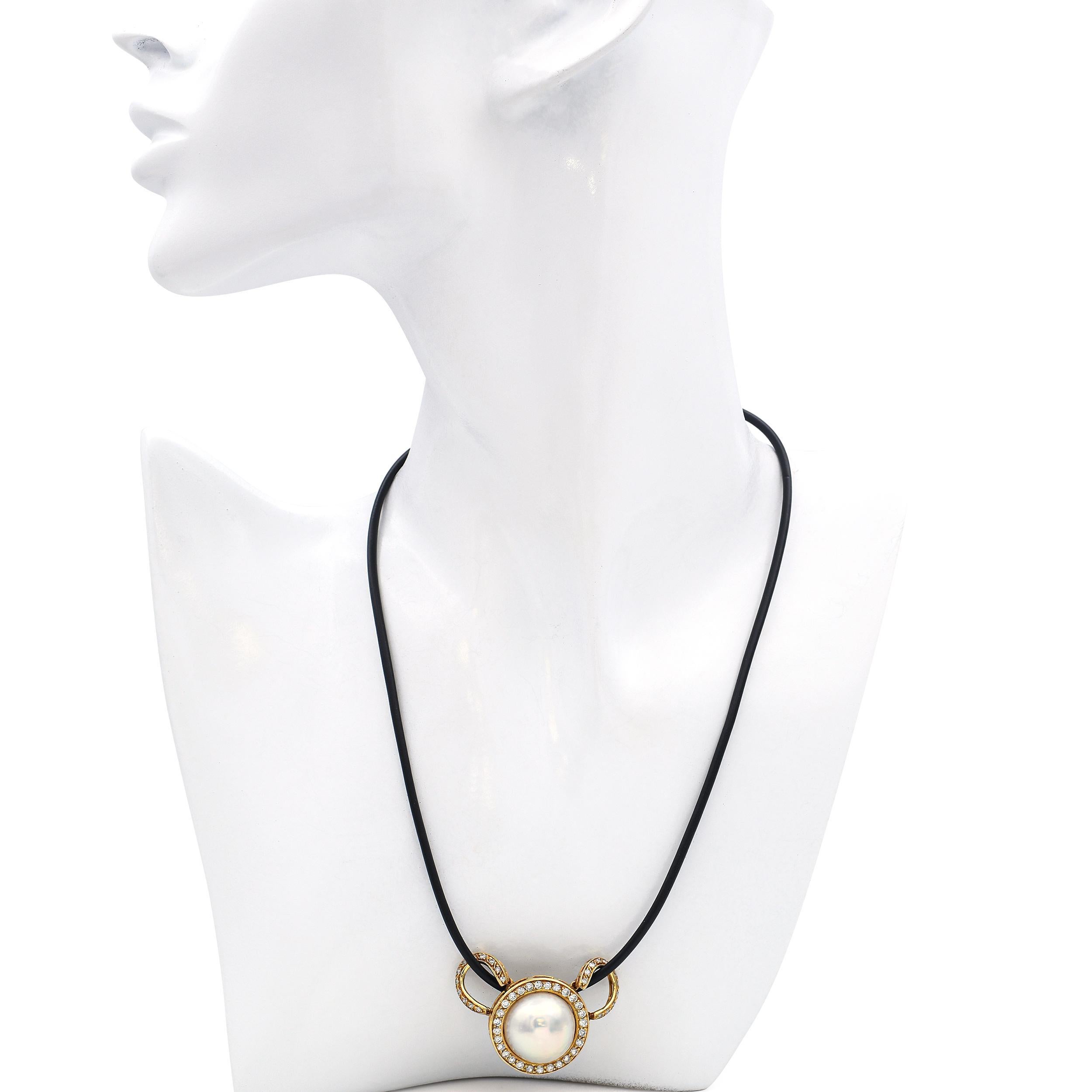 Collar de cordón colgante de oro amarillo de 18 quilates con perla mabe y diamante de 1,08 qtc Corte redondo en venta