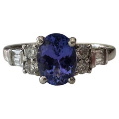 Bague de succession en saphir bleu de Madagascar et diamants