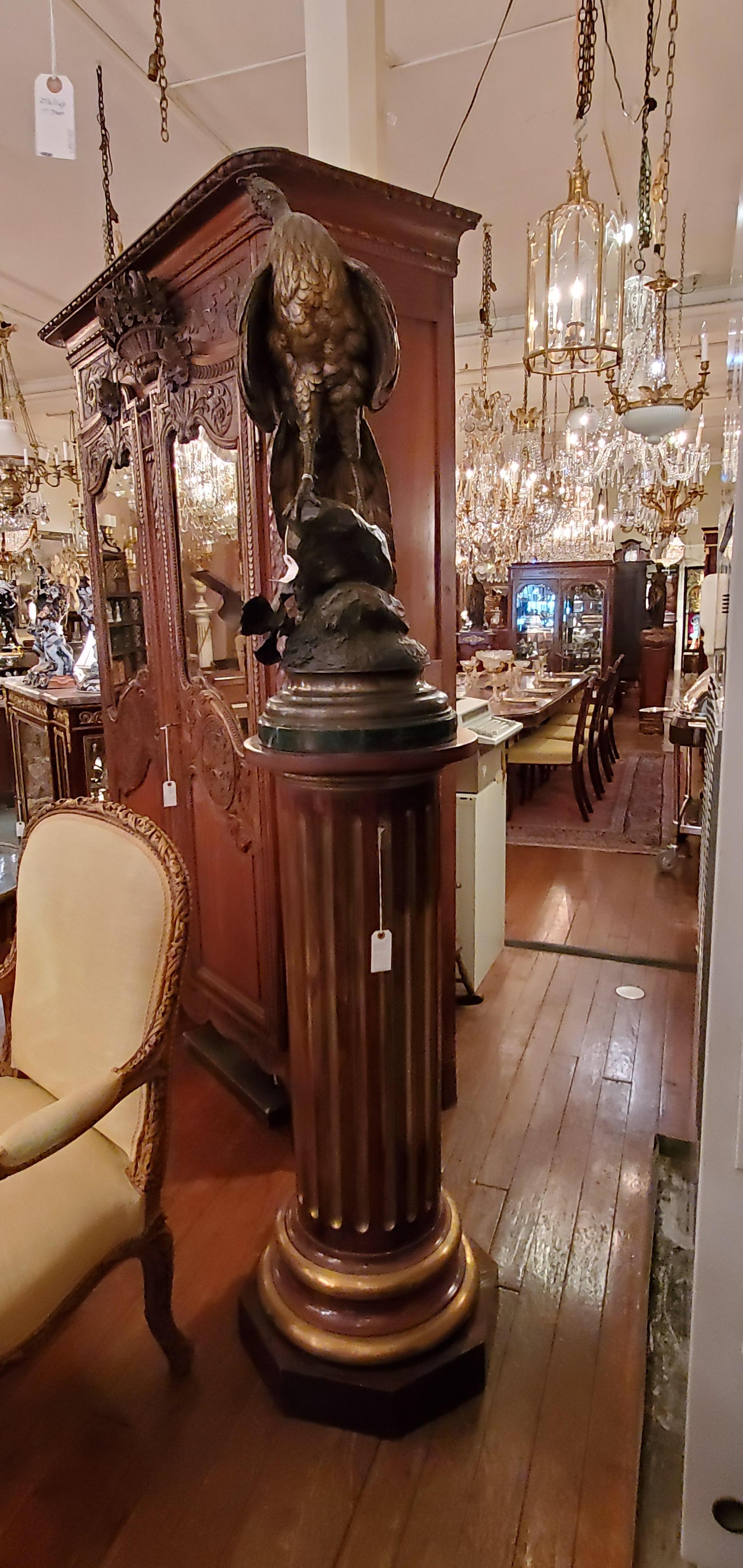 Estate Mahogany and Brass Pedestal In Good Condition For Sale In New Orleans, LA