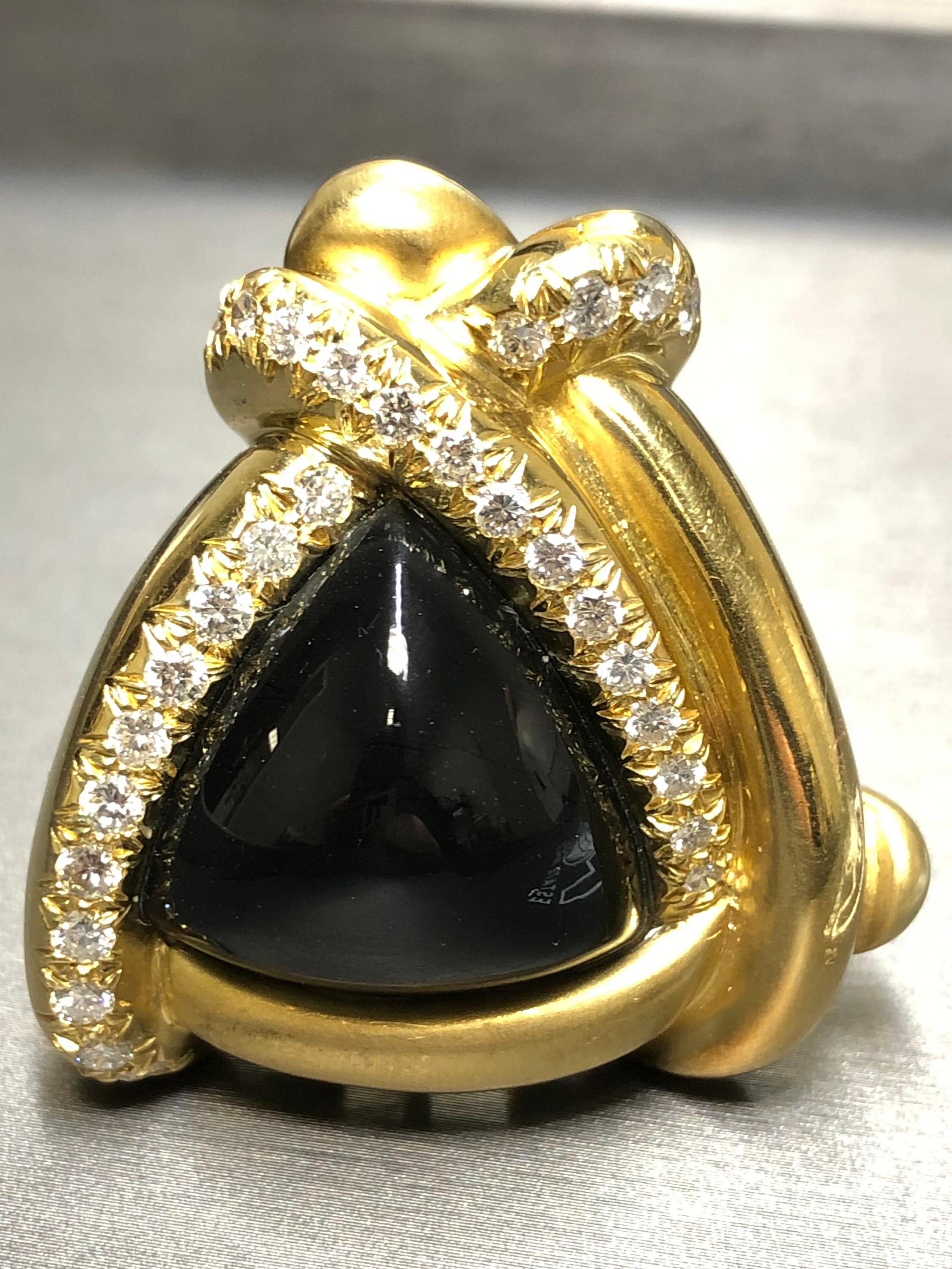 Estate MARLENE STOWE Satin Finish 18K Cabochon Onyx Diamond Brooch Pin G Vs In Good Condition For Sale In Winter Springs, FL