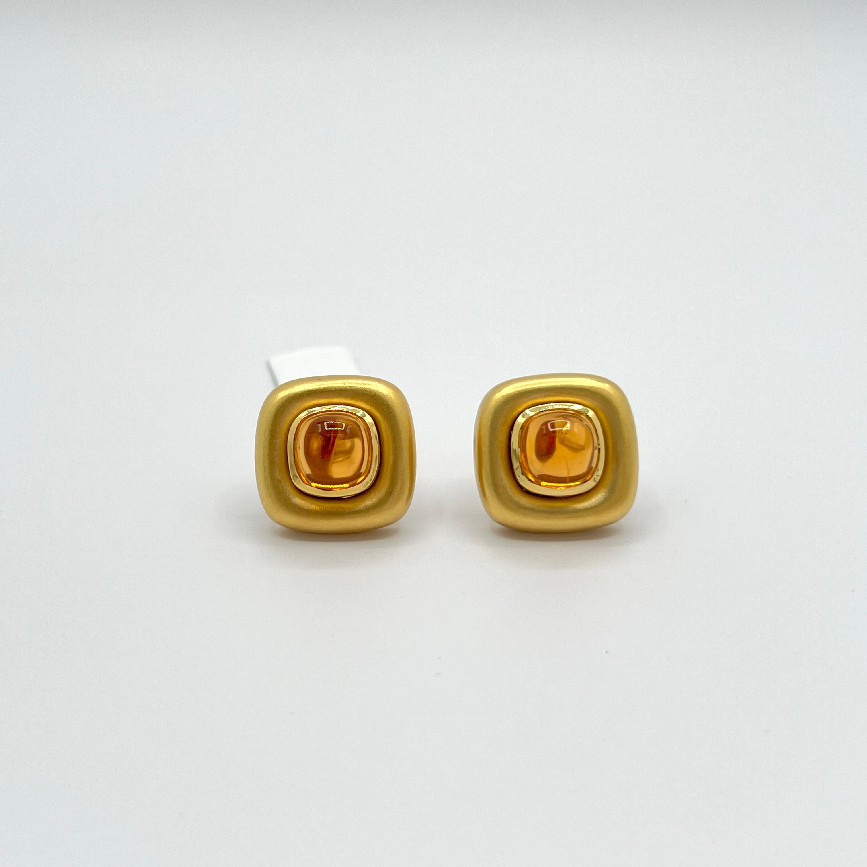 Femenino o masculino Estate Marlene Stowe Citrine Sugarloaf Earrings in 18K Yellow Gold en venta