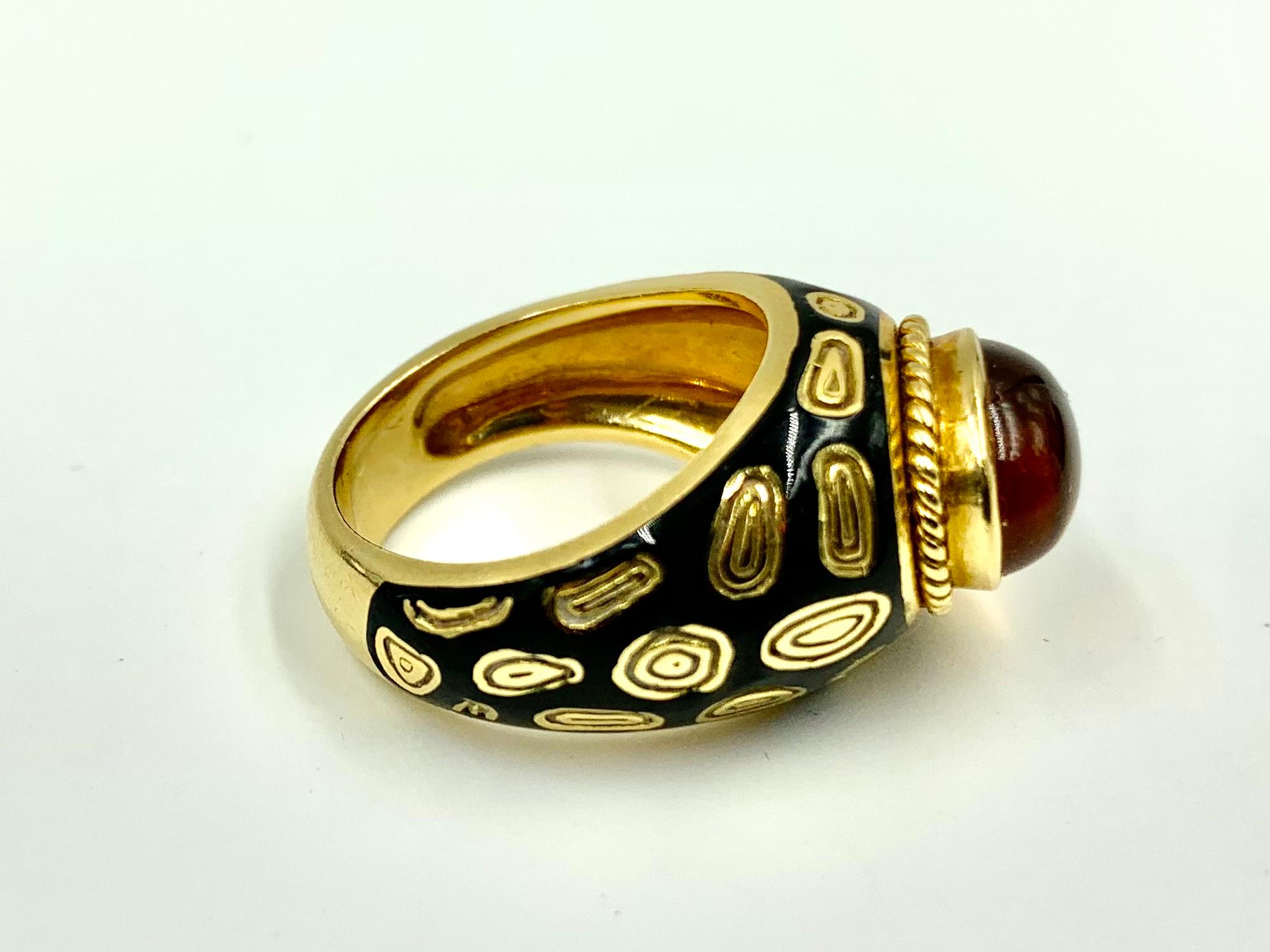Cabochon Anello di proprietà Mavito in oro giallo 18 carati con smalto cabochon e citrino leopardato in vendita