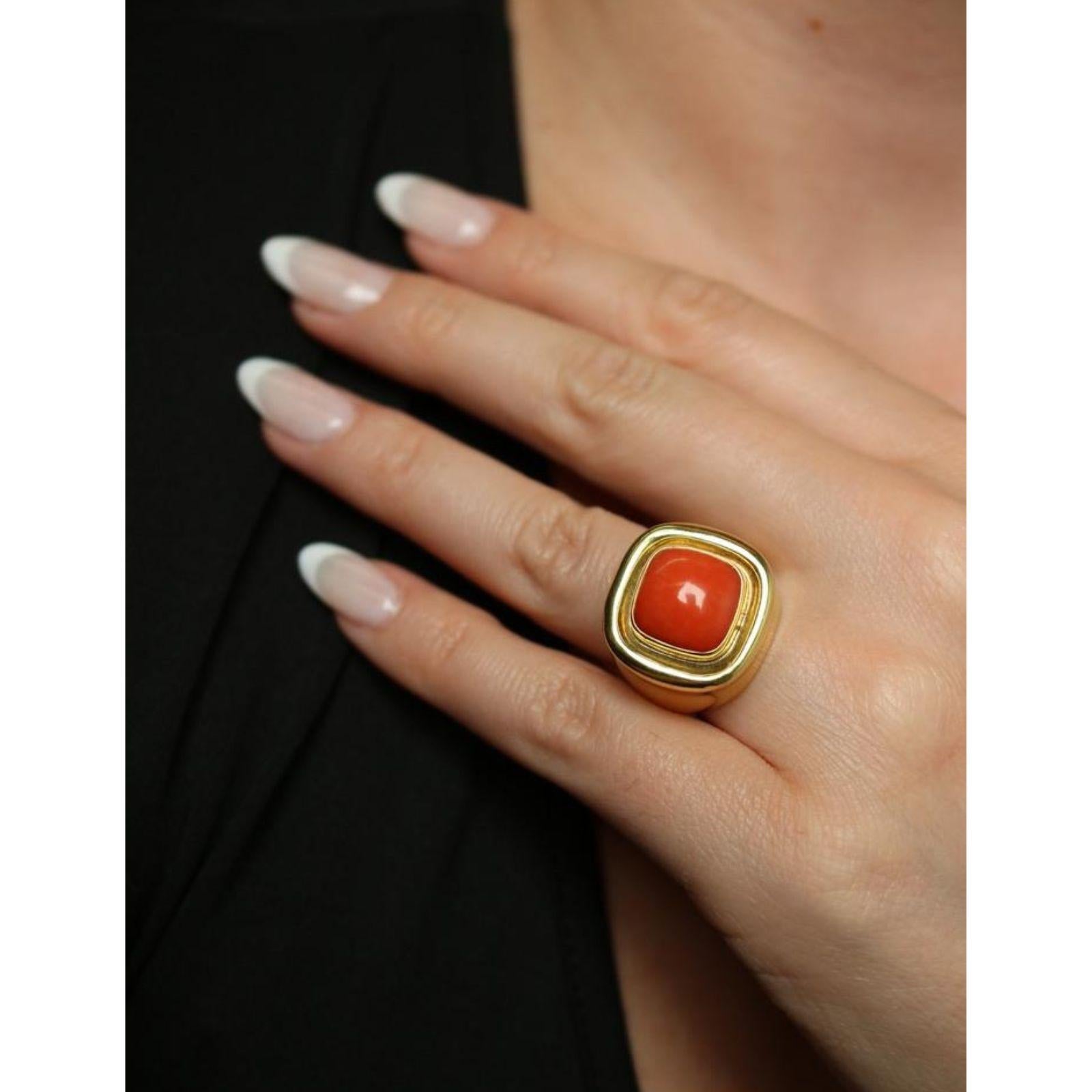 Contemporary Estate Maz 18K Coral Statement Cocktail Ring Yellow Gold Size 6.5 For Sale