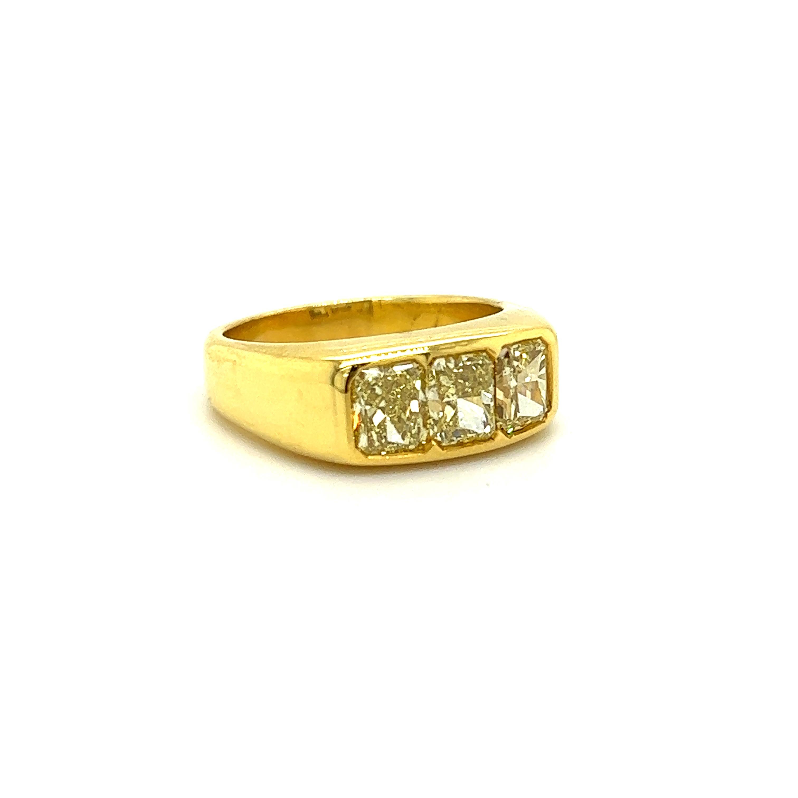 Contemporary Estate Men's Fancy Yellow Diamond Ring Size 9.5 18k Yellow Gold 3.00 Carat