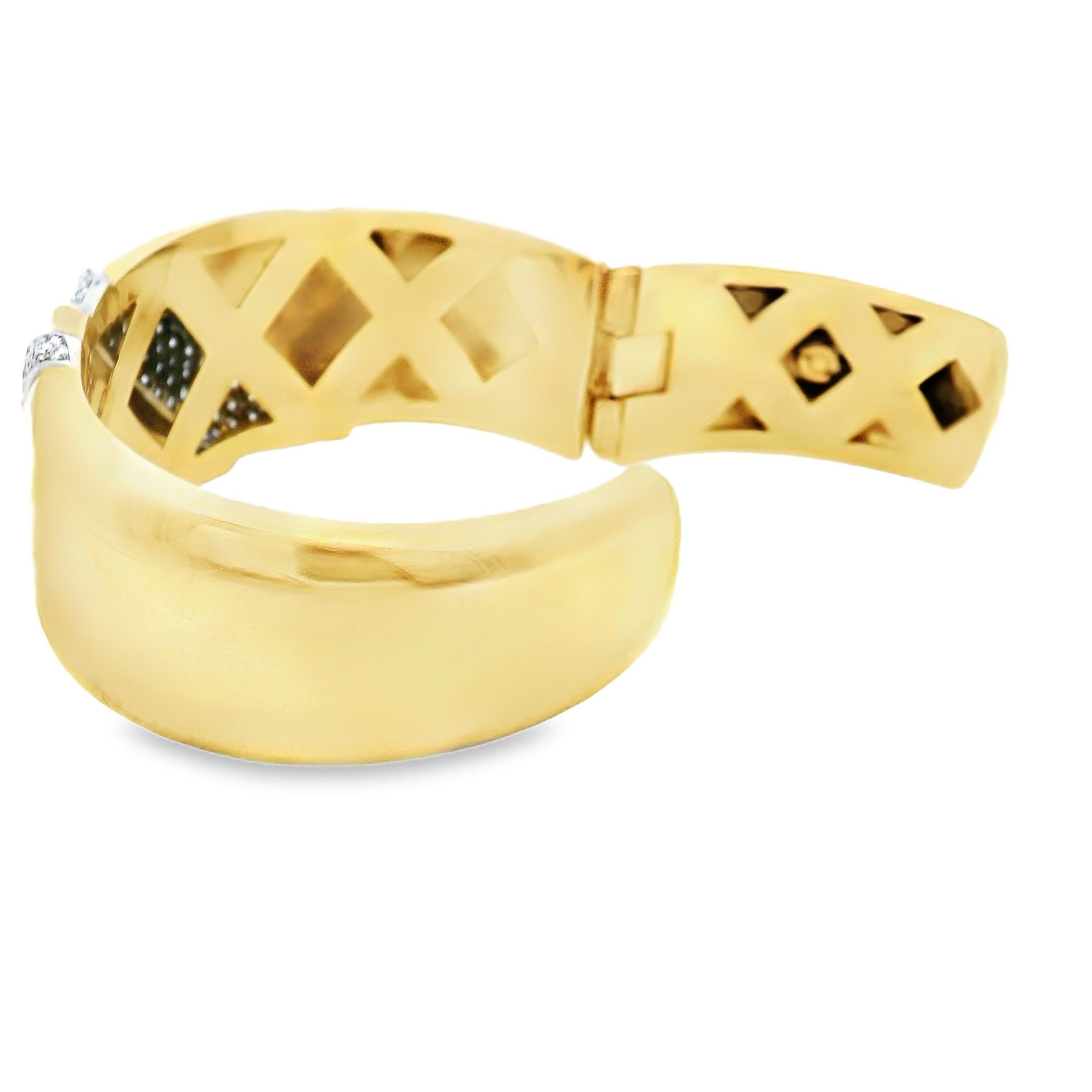 Estate Mid-Century 18K Yellow Gold Diamond Cuff Bracelet – 2.5 Carats In Excellent Condition For Sale In Miami, FL