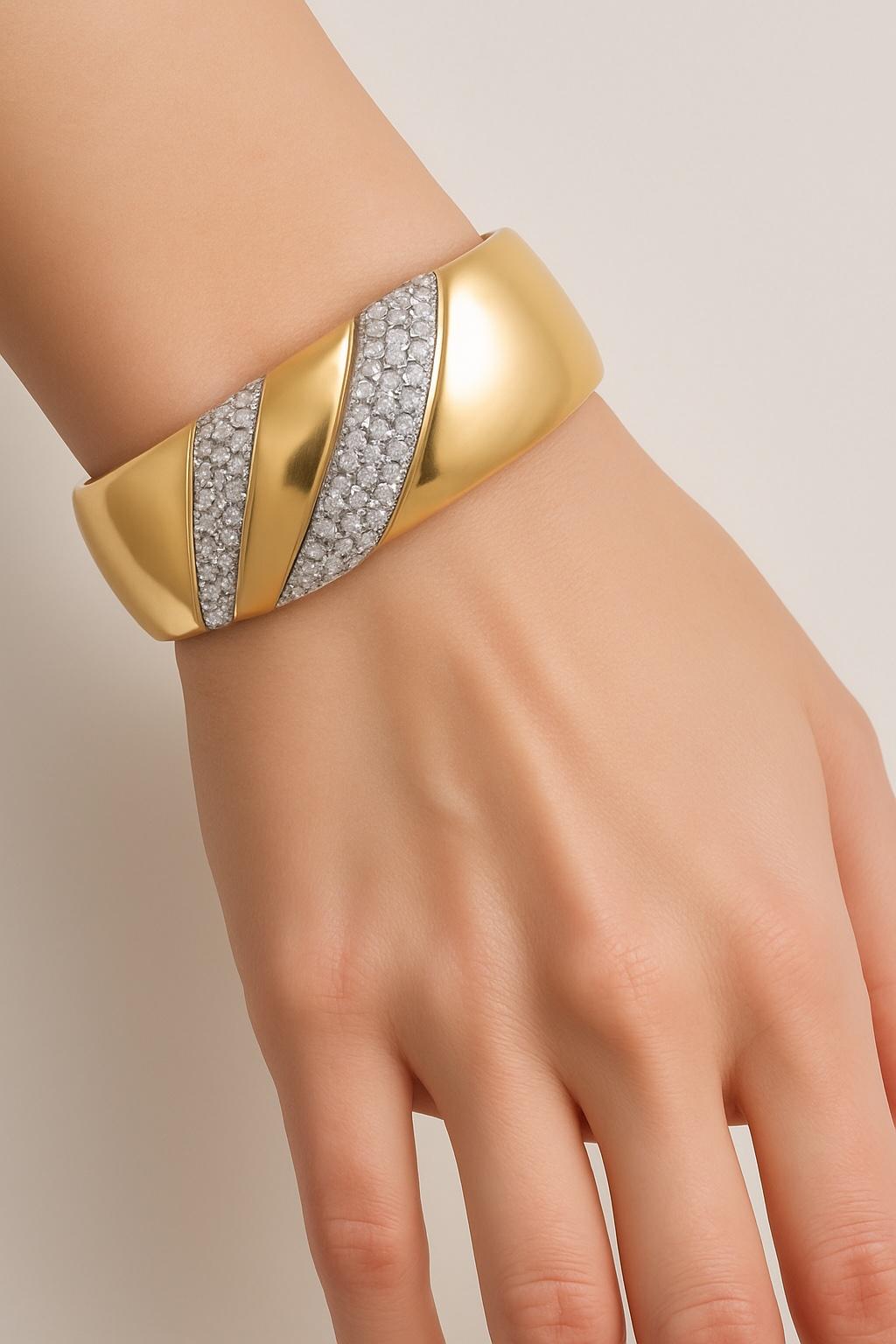 Estate Mid-Century 18K Yellow Gold Diamond Cuff Bracelet – 2.5 Carats For Sale 1