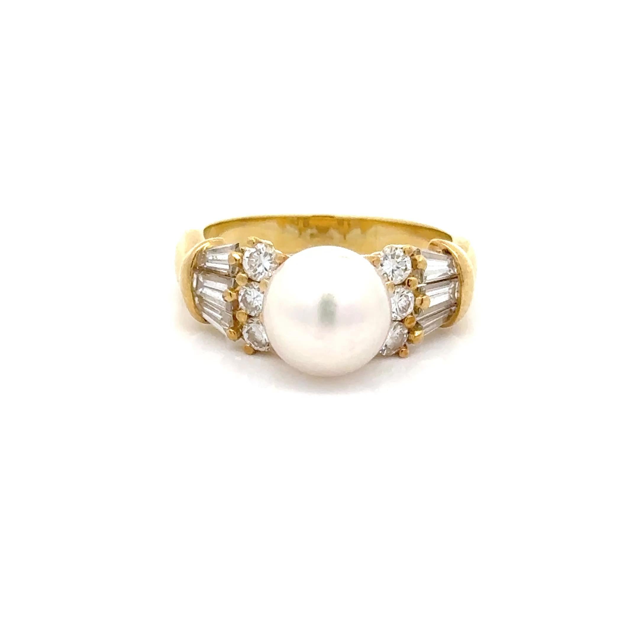 Este anillo Estate Mikimoto presenta un exquisito trabajo artesanal en oro amarillo de 18 quilates, con brillantes diamantes y una lustrosa perla. Una pieza atemporal y elegante perfecta para cualquier ocasión.

Estilo de joyería : Anillo
Tipo de