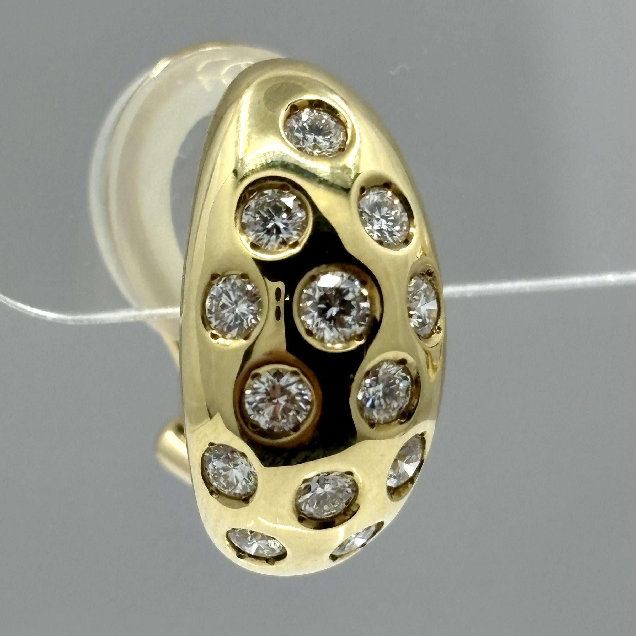 Boucles d'oreilles clip en or jaune 18 carats avec diamant Mikimoto - 1.04ctw F/VVS

L'élégance intemporelle s'allie à un savoir-faire exceptionnel dans ces boucles d'oreilles Mikimoto, impeccablement réalisées en or jaune 18 carats. Chaque boucle