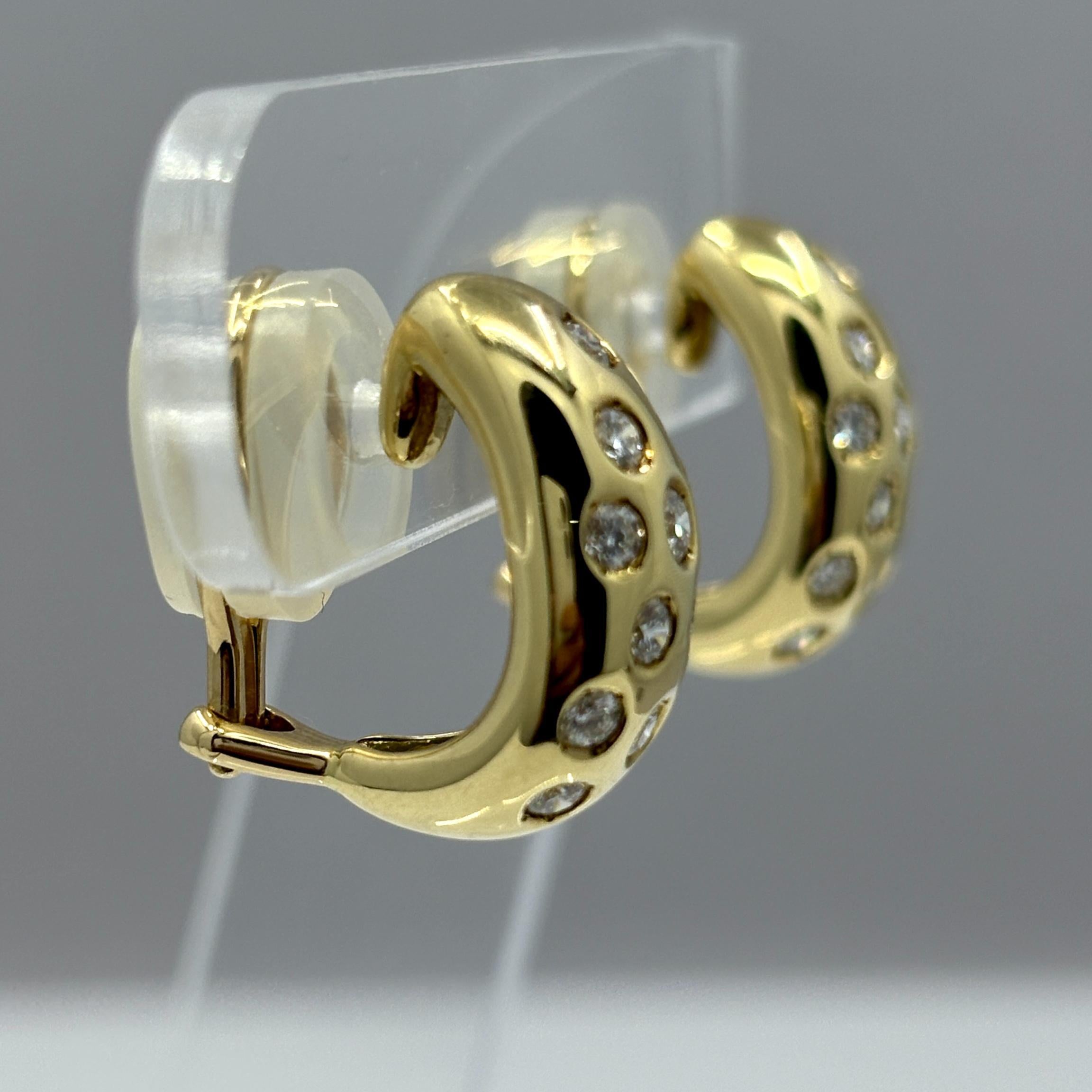 Boucles d'oreilles en or jaune 18 carats avec diamants du Domaine Mikimoto 1.04ctw Excellent état - En vente à Orlando, FL