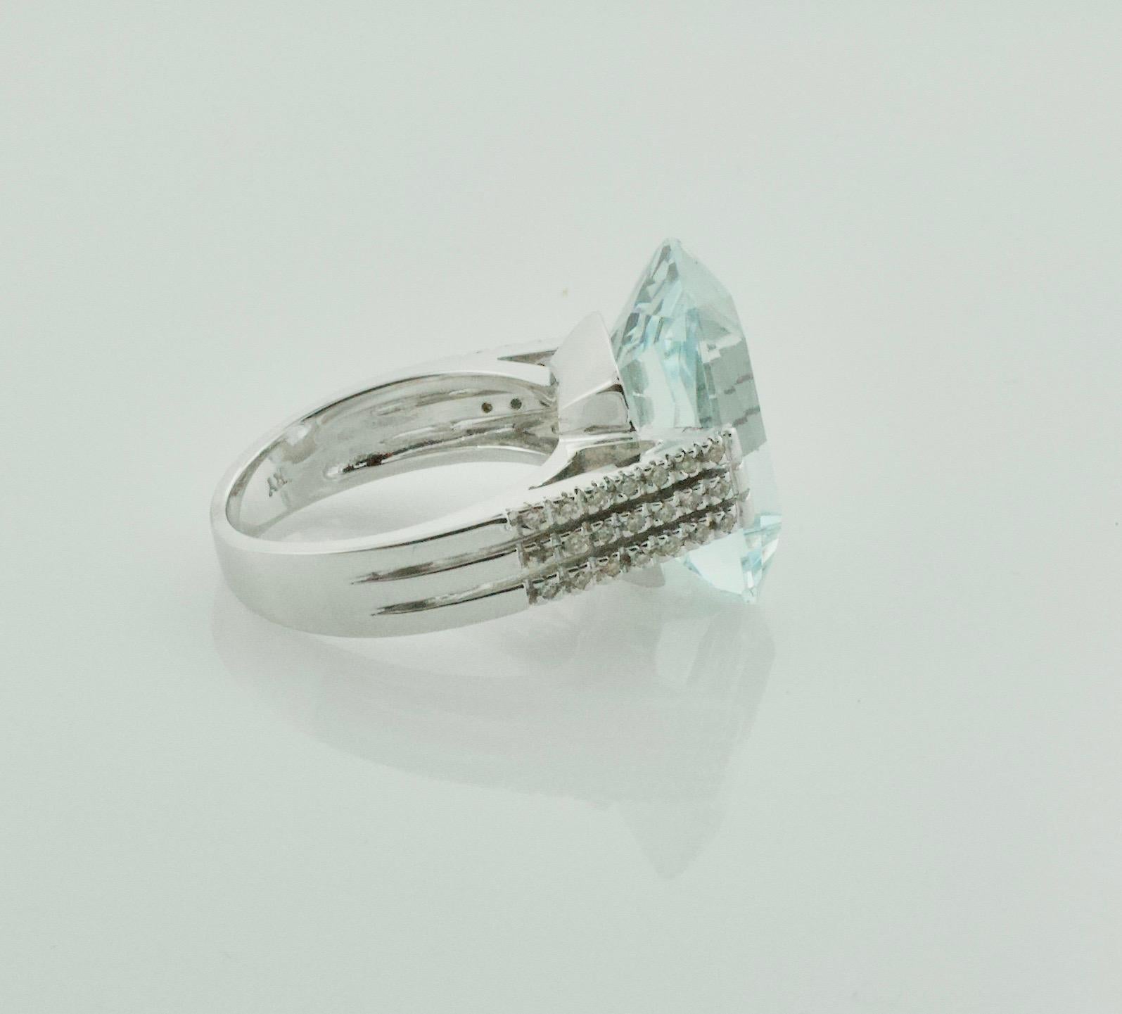 Estate Modernistic Aquamarine and Diamond Ring in White Gold In Excellent Condition For Sale In Wailea, HI