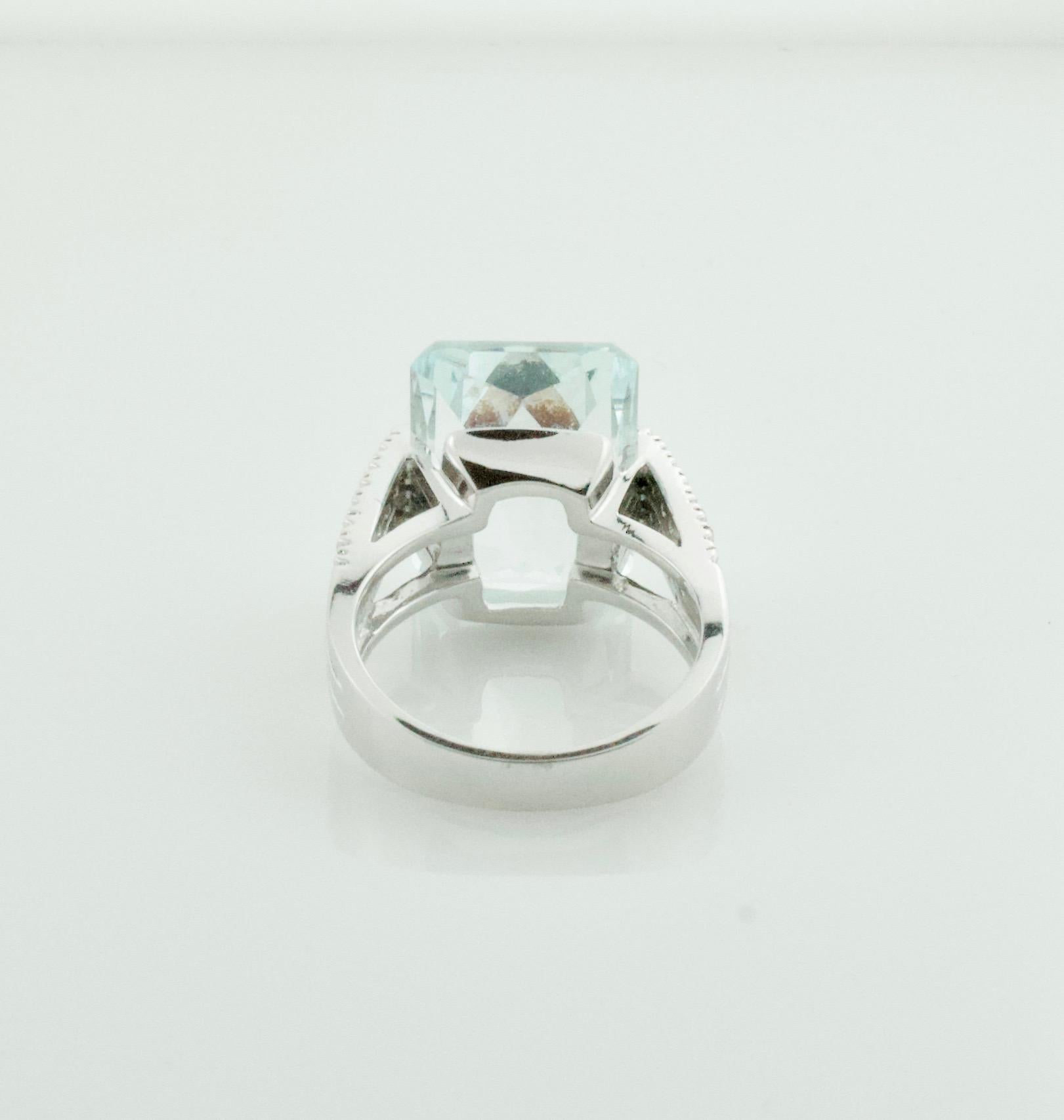 Women's or Men's Estate Modernistic Aquamarine and Diamond Ring in White Gold For Sale