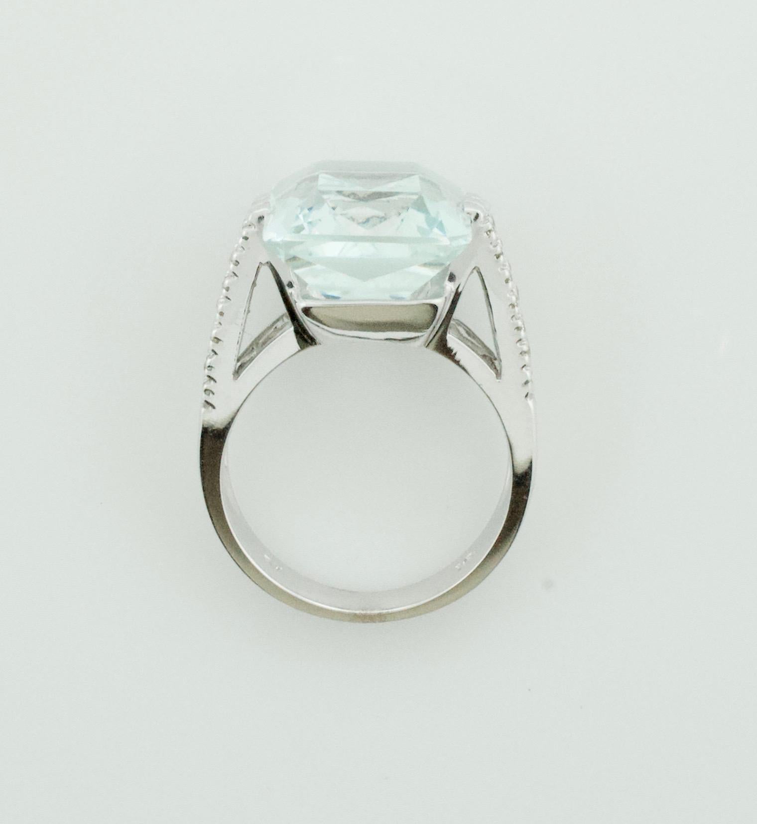 Estate Modernistic Aquamarine and Diamond Ring in White Gold For Sale 1