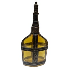 Bouteille de parfum / flacon de Cologne en argent filigrane en verre jaune teinté marocain