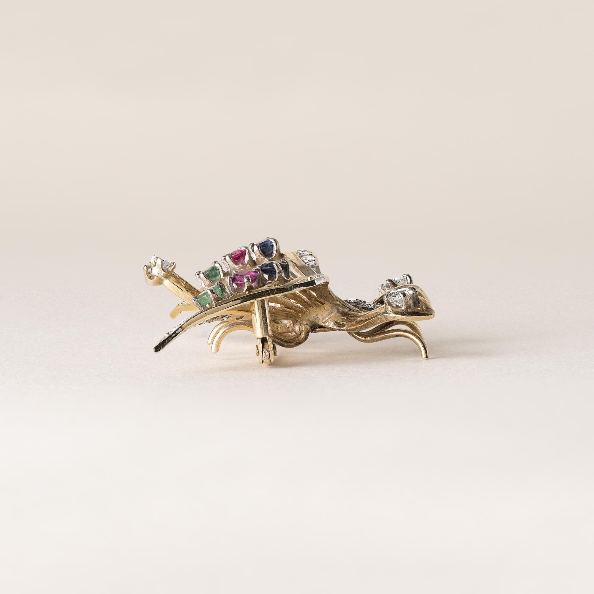 Taglio brillante Spilla a forma di farfalla con più pietre e diamanti in oro bicolore 14K in vendita