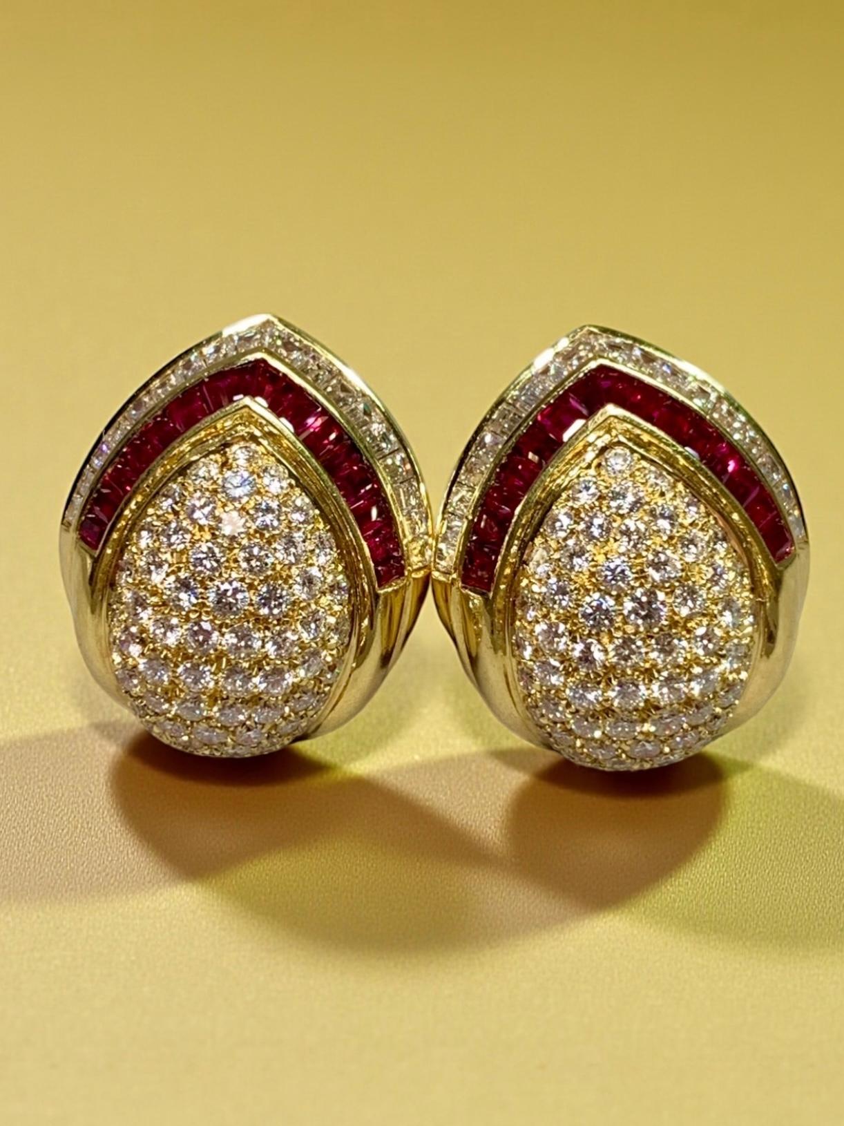 Estate NAMDAR 18K Pave Diamond Ruby Huggie Omega Clip Orecchini 9ctw in vendita 4