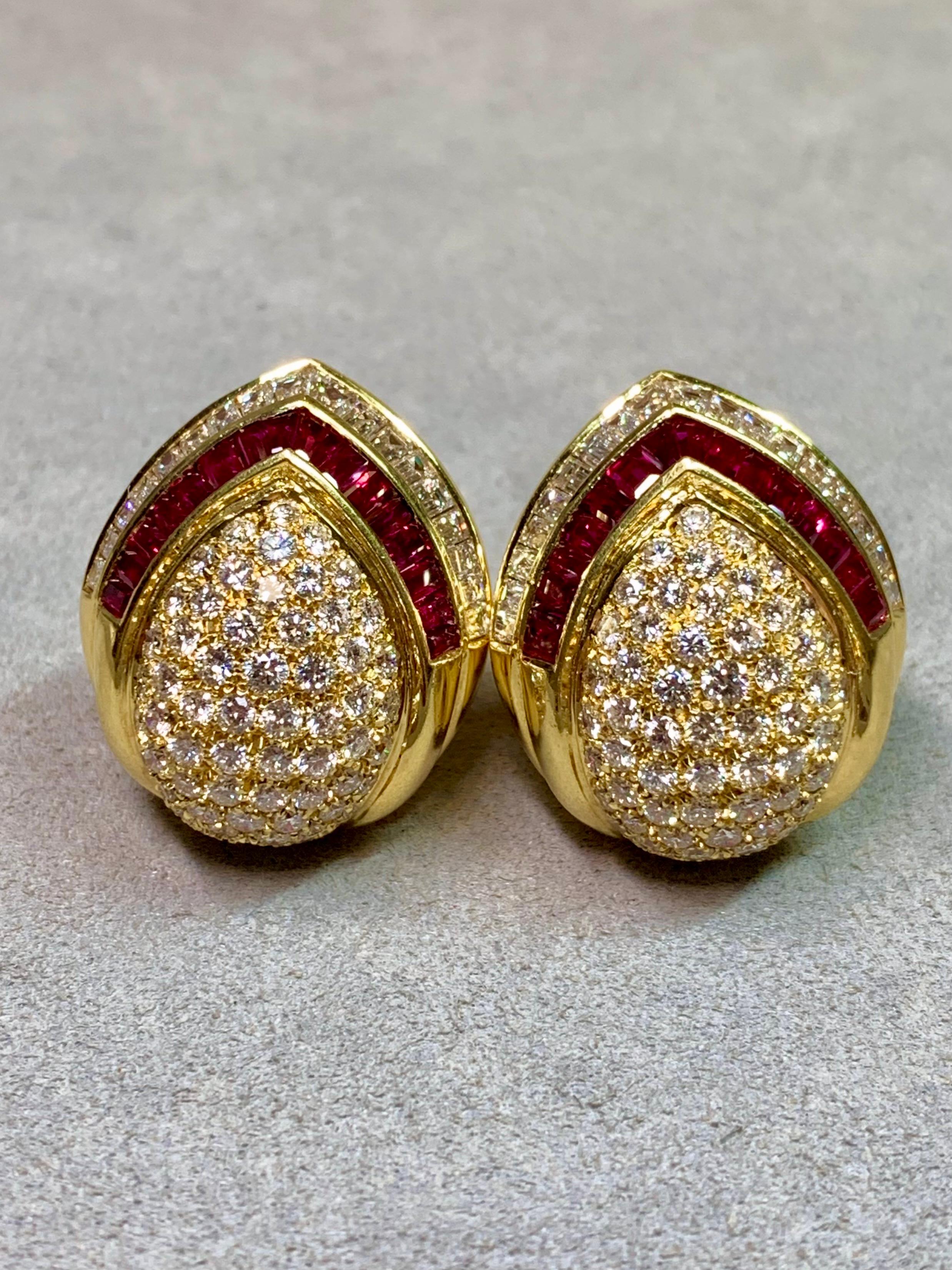 Estate NAMDAR 18K Pave Diamond Ruby Huggie Omega Clip Orecchini 9ctw In condizioni buone in vendita a Winter Springs, FL