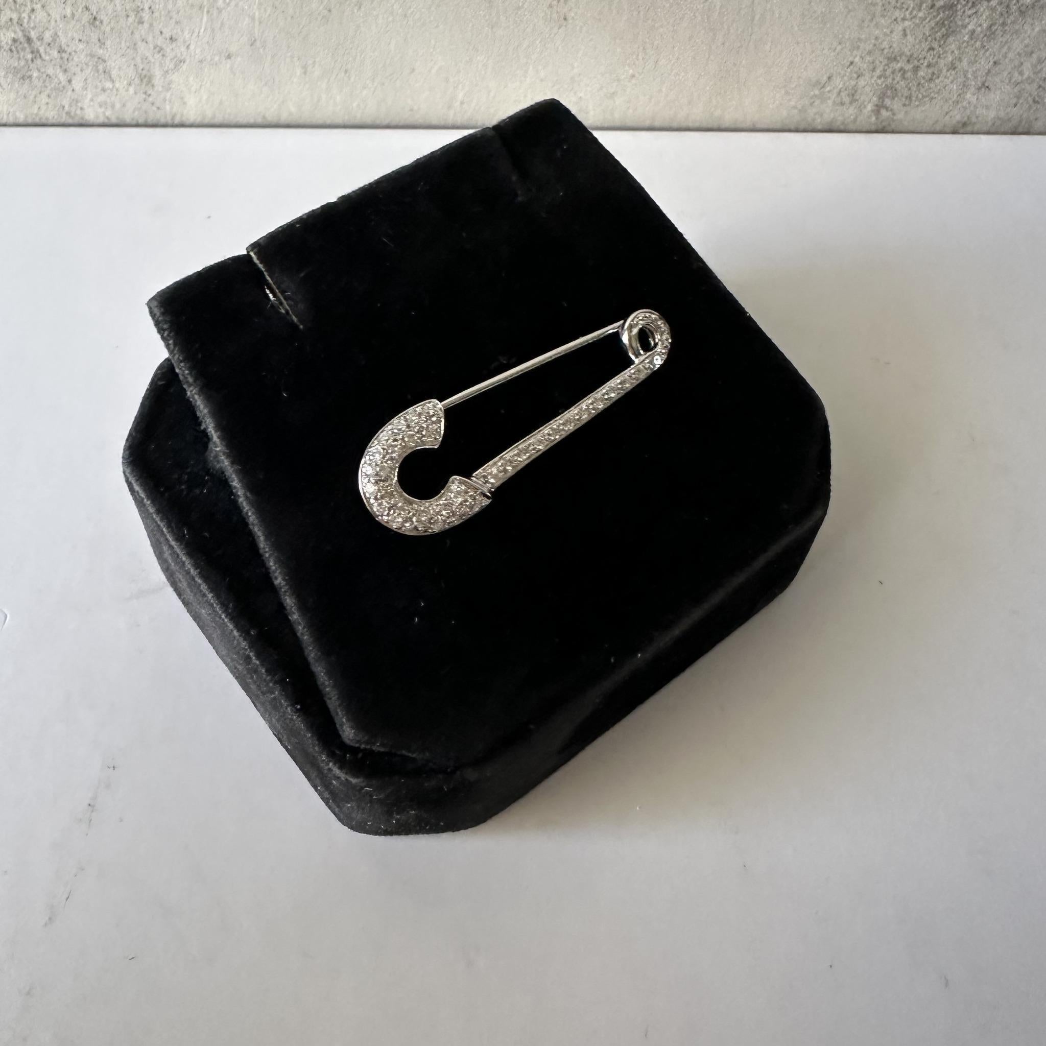 This unique Estate Natural Diamond Safety Pin is crafted in 14kt White Gold, featuring approximately 0.50ctw of natural GH VS round diamonds, adding a brilliant touch of sparkle. The pin measures 1.5 inches in length and weighs 2.5 grams, making it