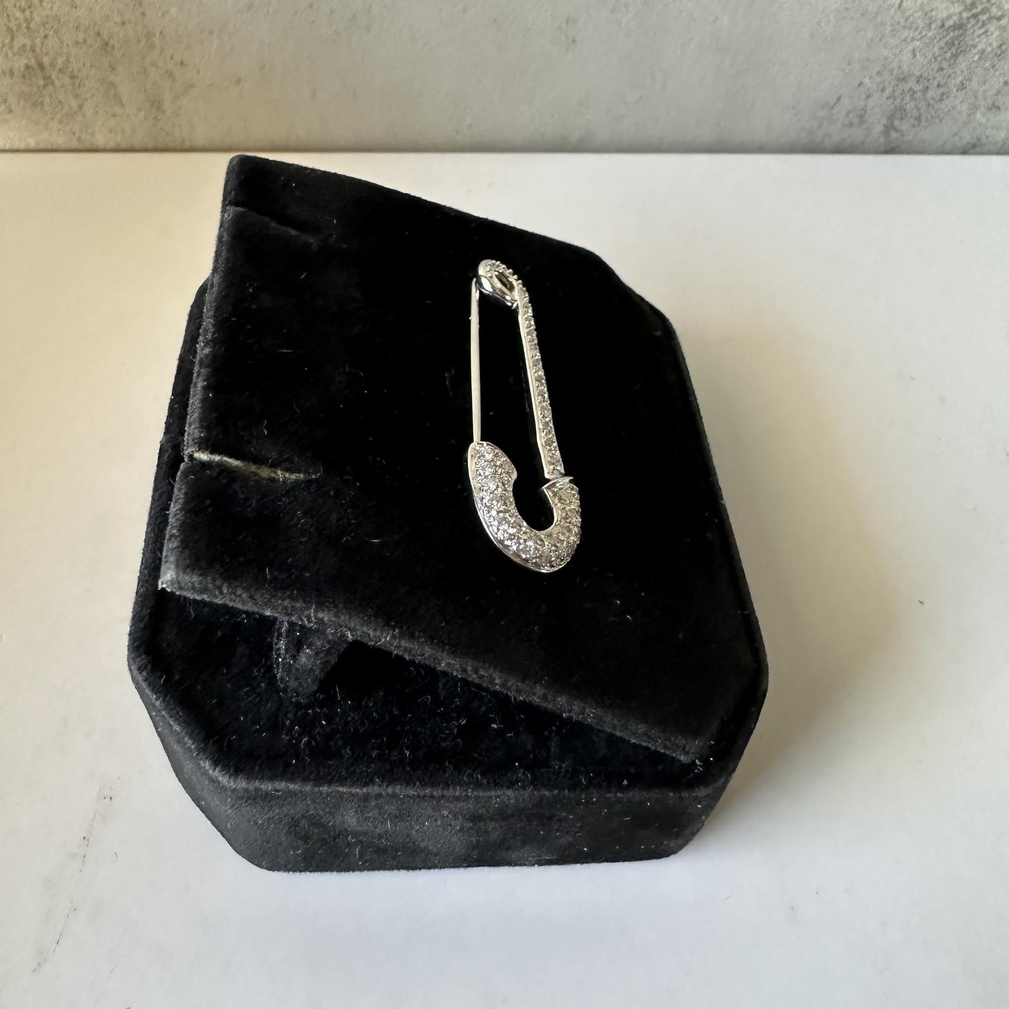 Round Cut Estate Natural Diamond Safety Pin in 14kt White Gold