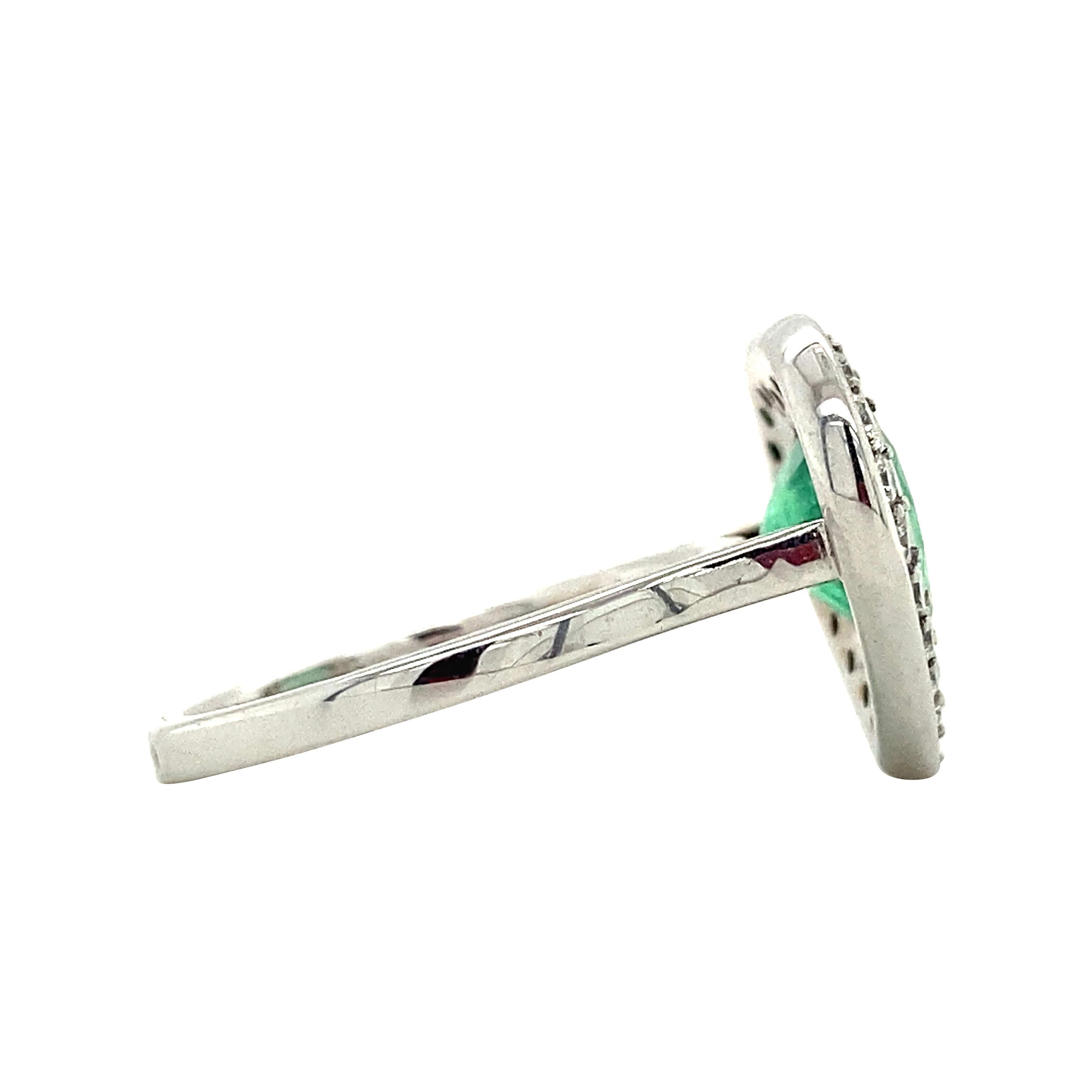 Anillo de oro blanco de 18 quilates con diamantes y piedras preciosas talla corazón de esmeralda verde natural patrimonial Corte de corazón en venta