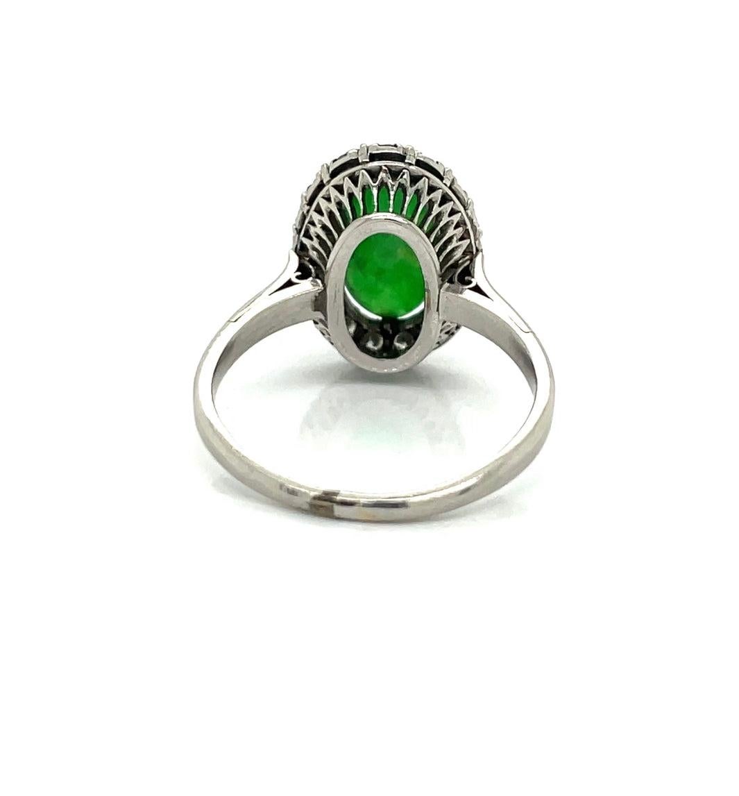Anillo con halo de platino y diamantes de jade natural de la finca Corte oval en venta