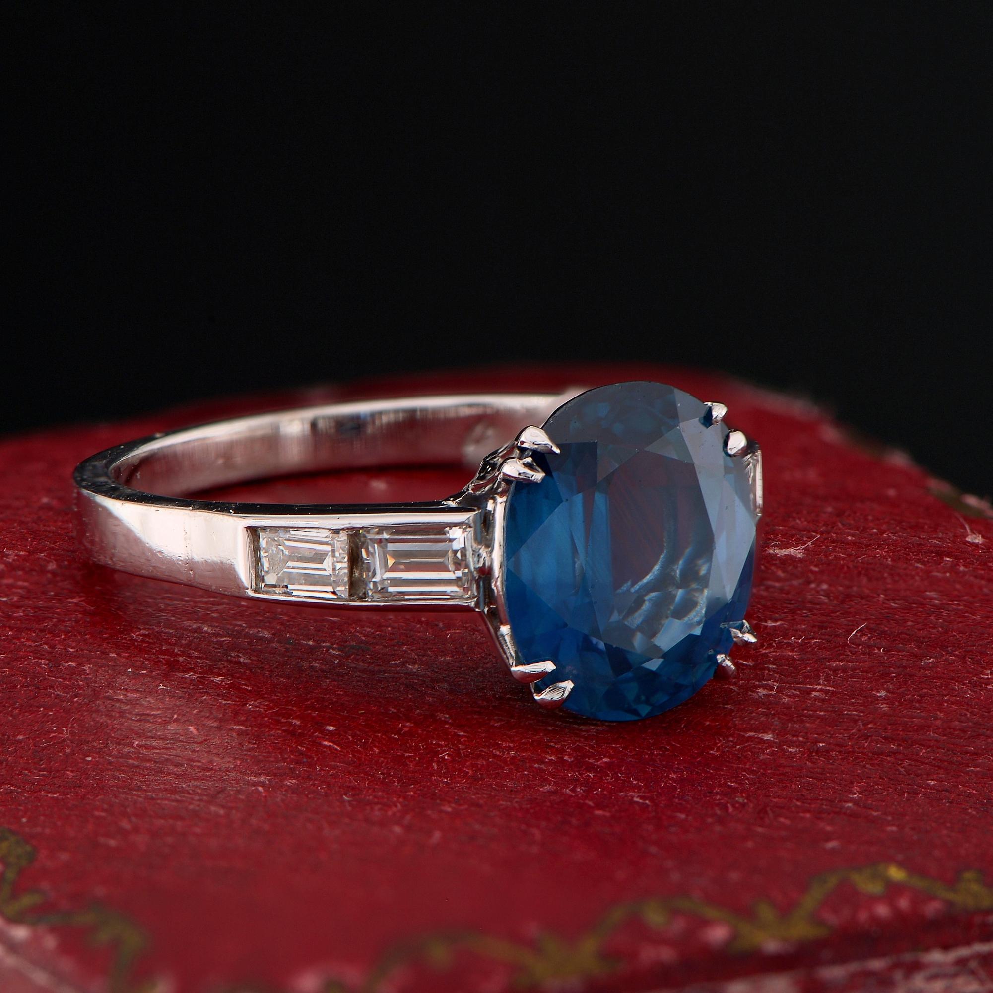 Estate Natural No Heat 3.31 Ct Blue Sapphire Diamond Engagement Solitaire Ring In Good Condition For Sale In Napoli, IT