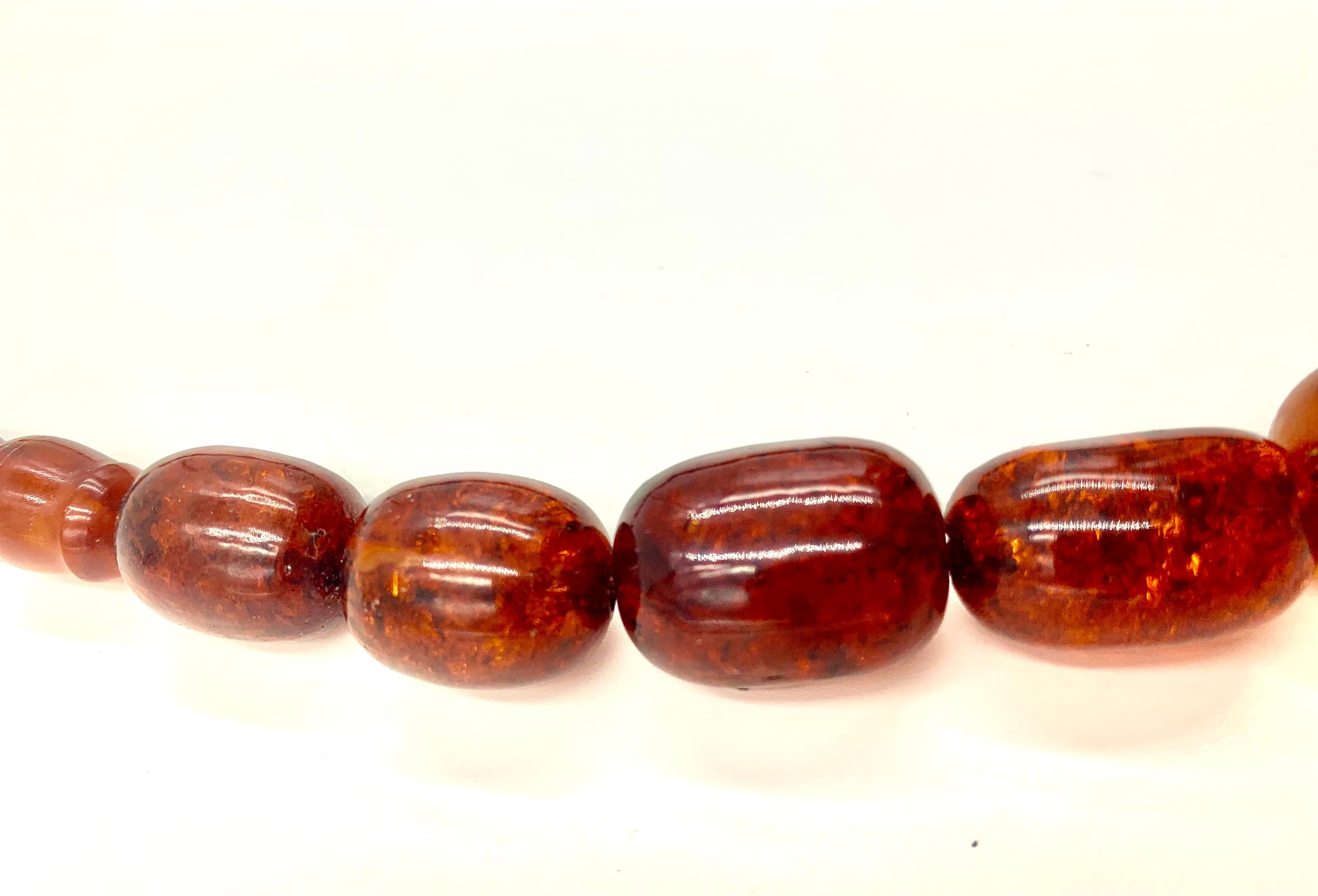 Estate Natural Oval 26mm to 12mm Graduated Honey Amber Collar de Oro Amarillo de 14K en venta 5