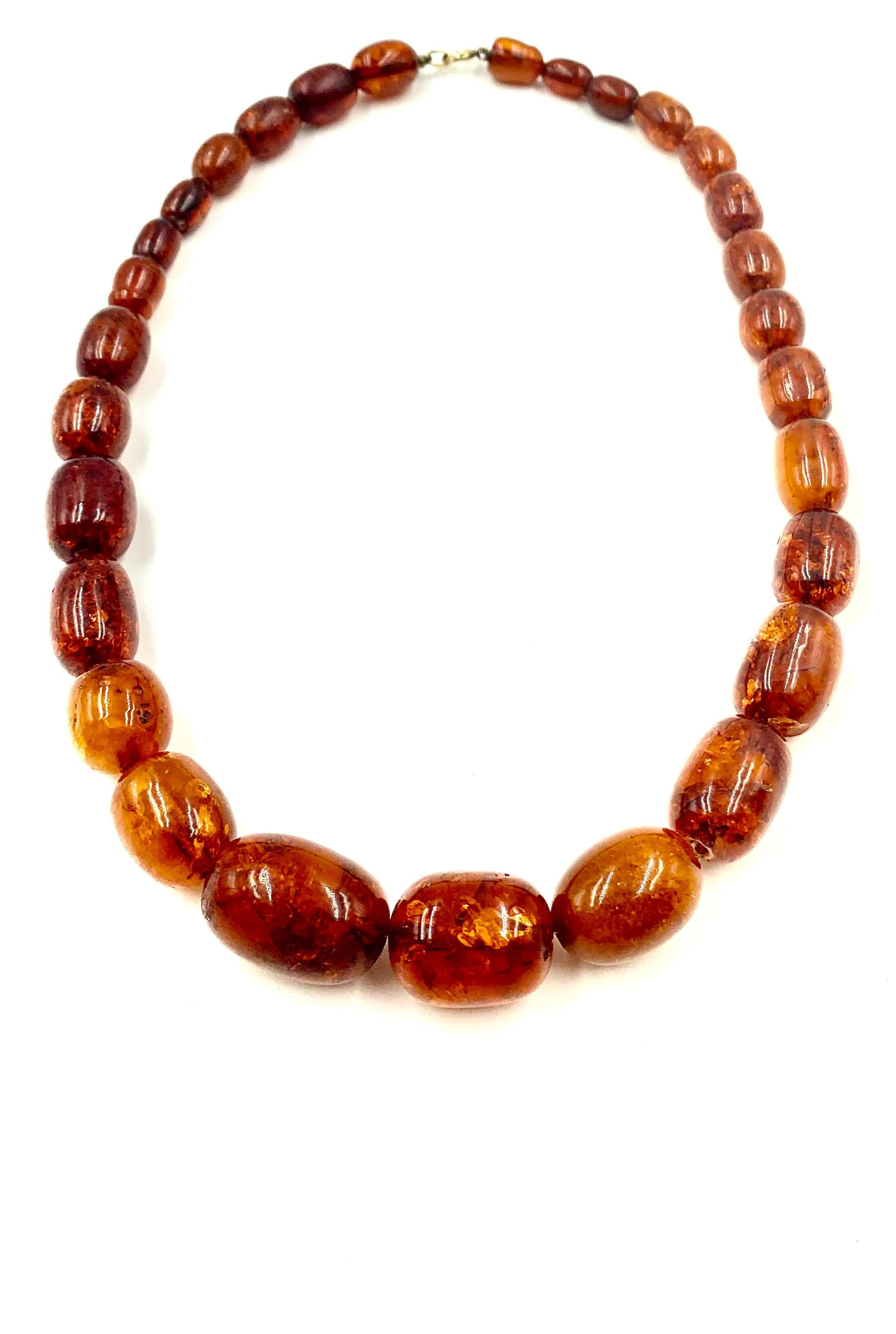 Estate Natural Oval 26mm to 12mm Graduated Honey Amber Collar de Oro Amarillo de 14K en venta 6