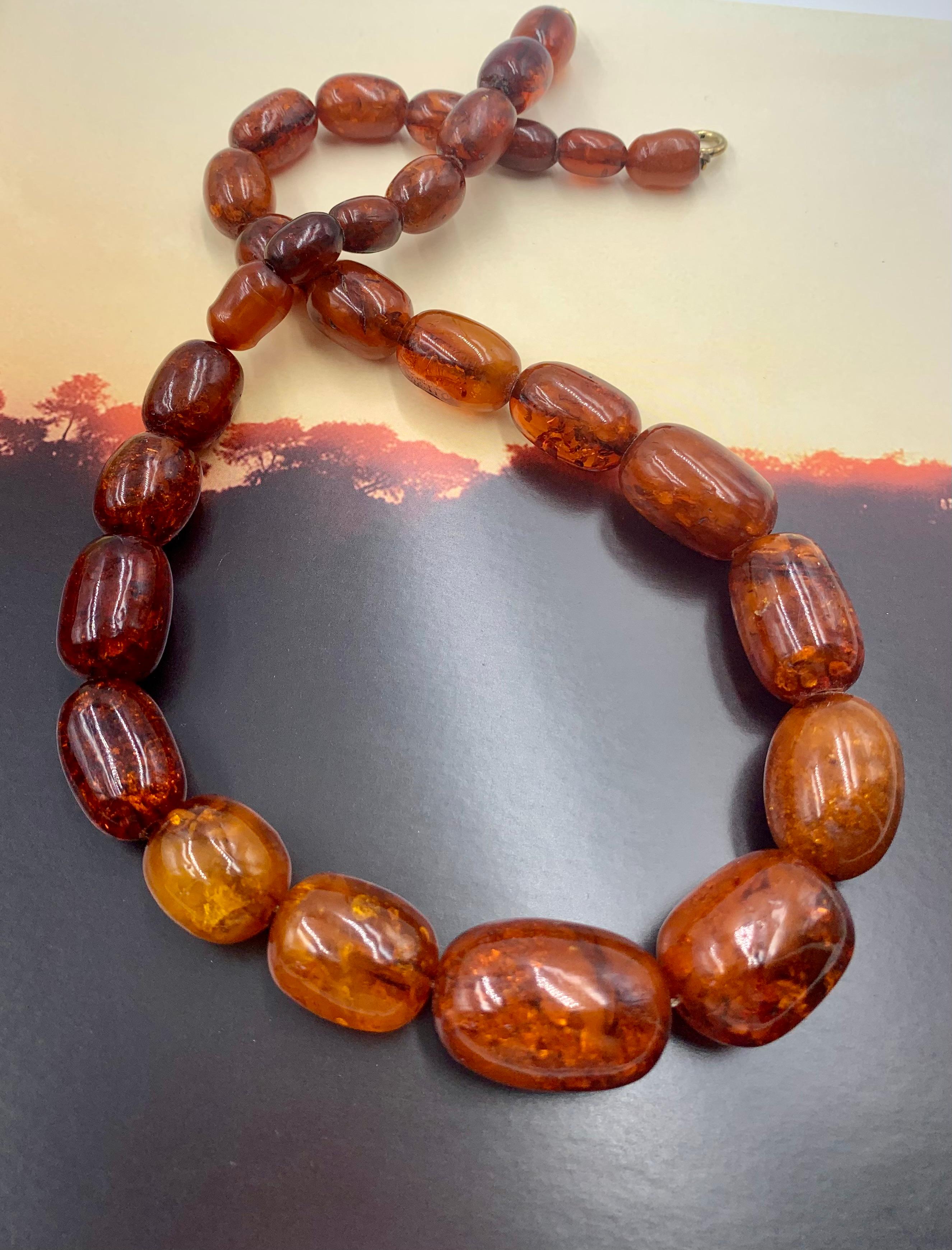 Estate Natural Oval 26mm to 12mm Graduated Honey Amber Collar de Oro Amarillo de 14K Cuenta en venta