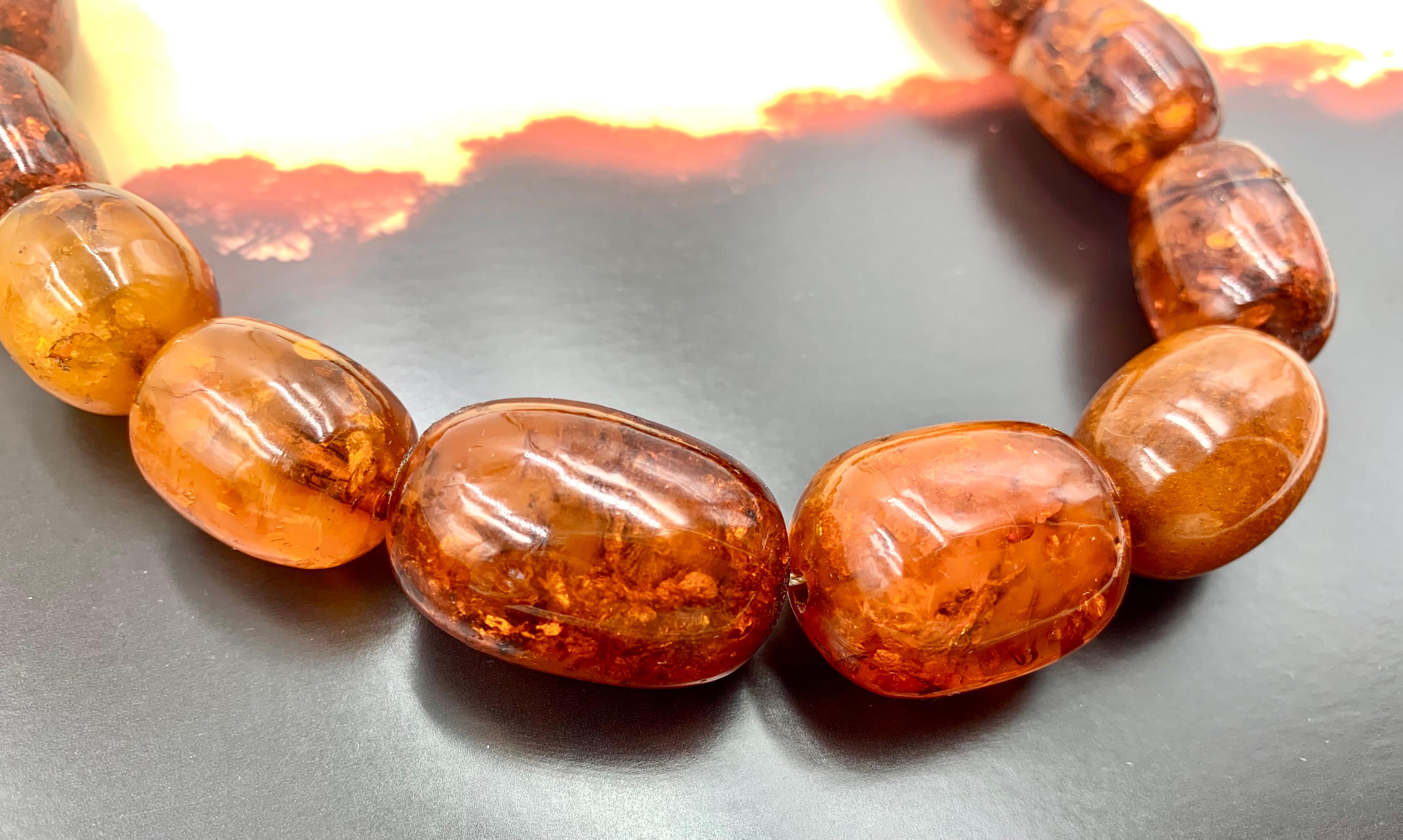 Estate Natural Oval 26mm to 12mm Graduated Honey Amber Collar de Oro Amarillo de 14K en Bueno estado para la venta en New York, NY