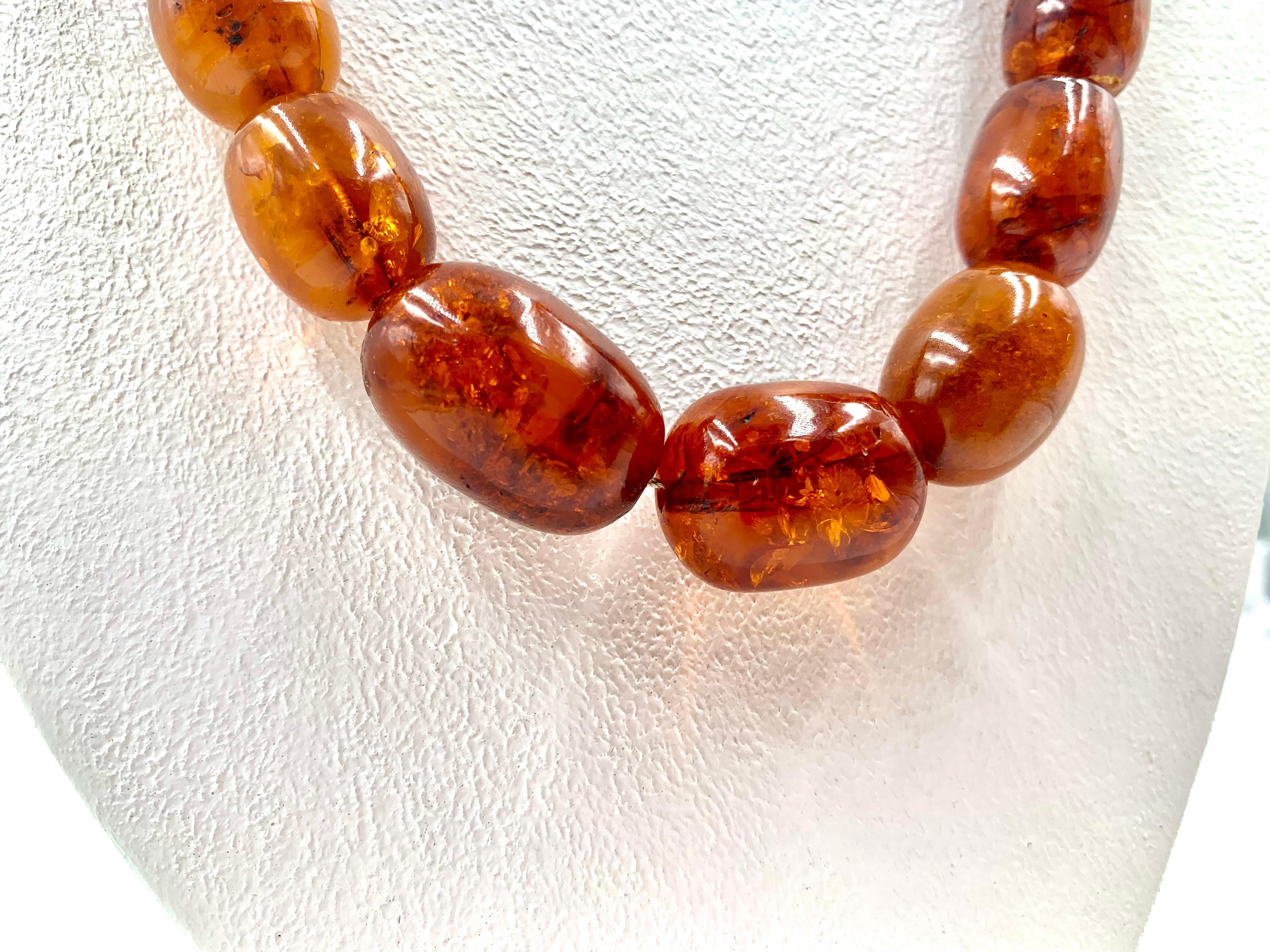Estate Natural Oval 26mm to 12mm Graduated Honey Amber Collar de Oro Amarillo de 14K en venta 1