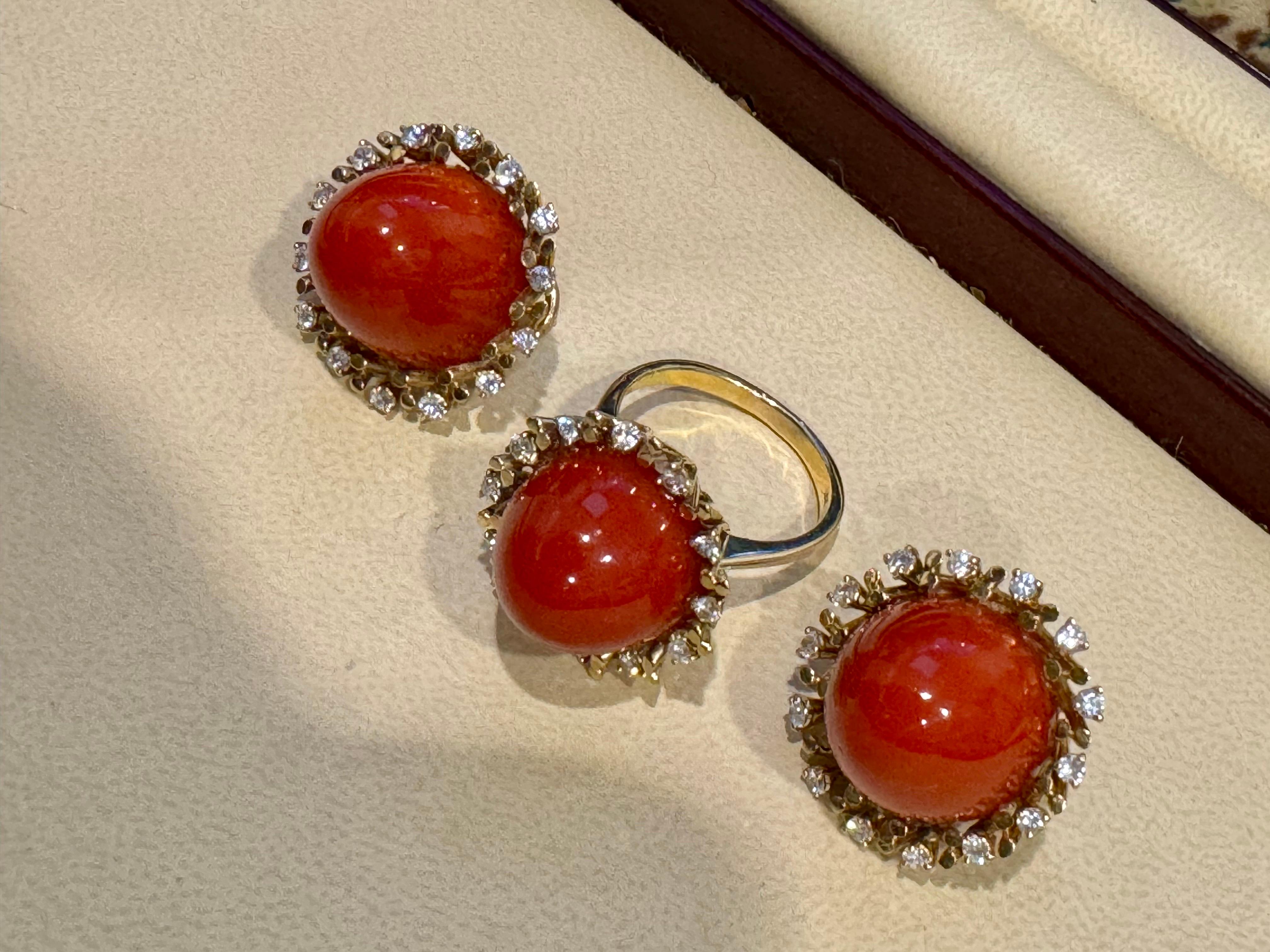 Estate Natural Sugar Loaf Coral & Diamond  Earring & Ring in 18 Kt Yellow Gold For Sale 5