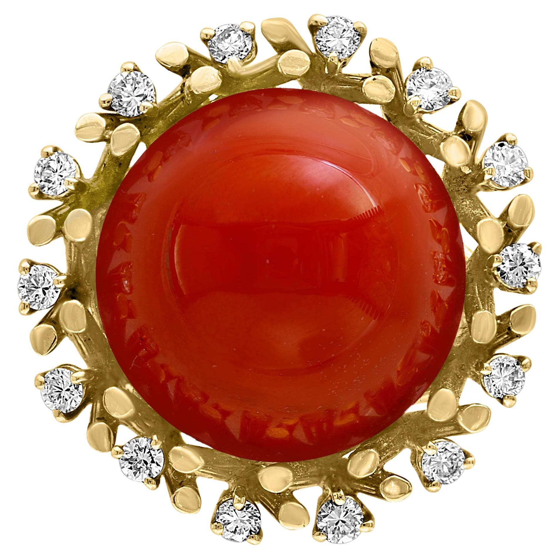 Estate Natural Zuckerhut Koralle & Diamant  Ohrring & Ring in 18 Kt Gelbgold Set
 Natürlicher Cabochon-Zuckerhut  Korallen- und Diamant-Cocktailehrer aus 18 Karat Gelbgold
Coral Natural , sehr rot/tomatenfarben , sehr begehrte Farbe und