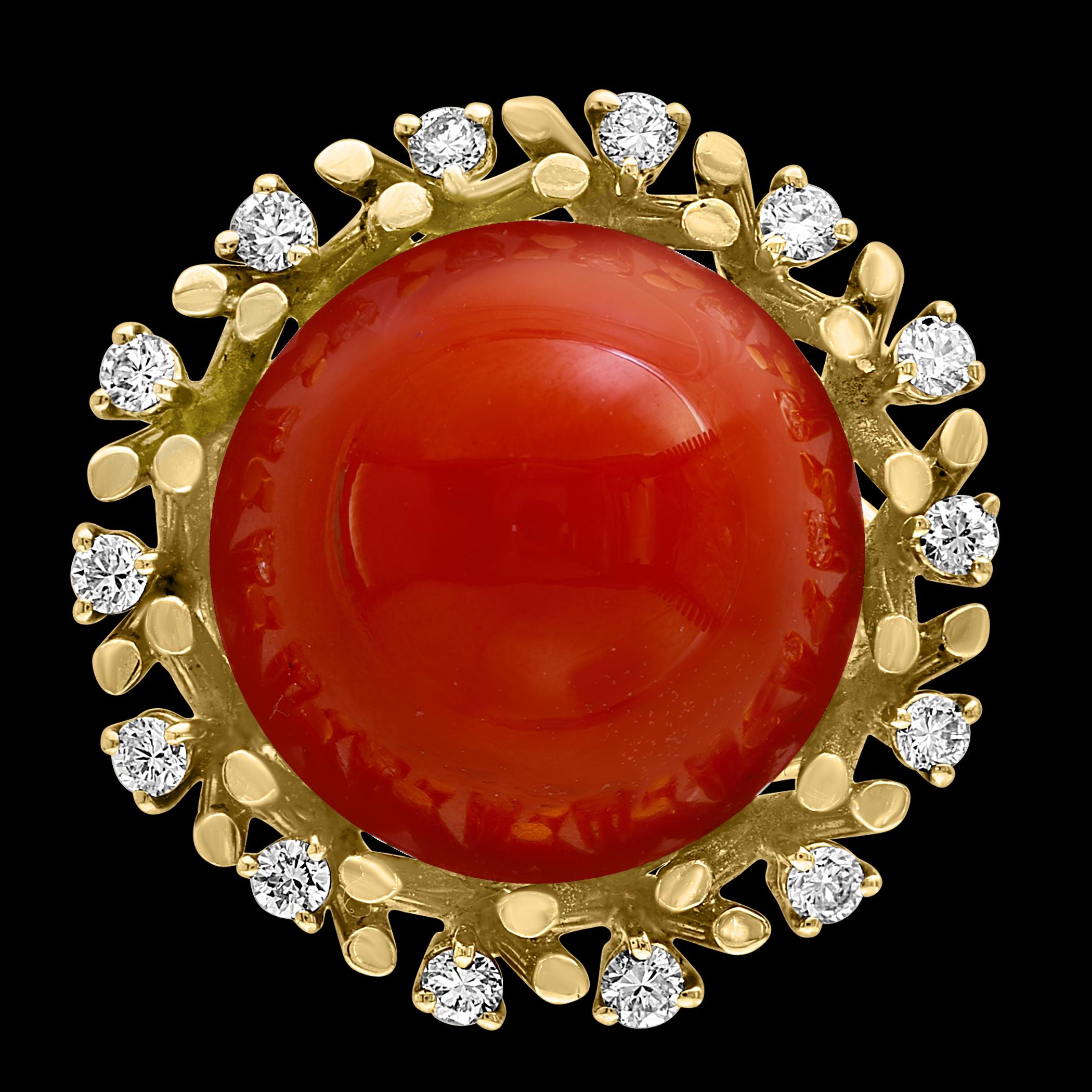 Estate Natural Zuckerhut Koralle & Diamant  Ohrring und Ring aus 18 Karat Gelbgold im Zustand „Hervorragend“ im Angebot in New York, NY