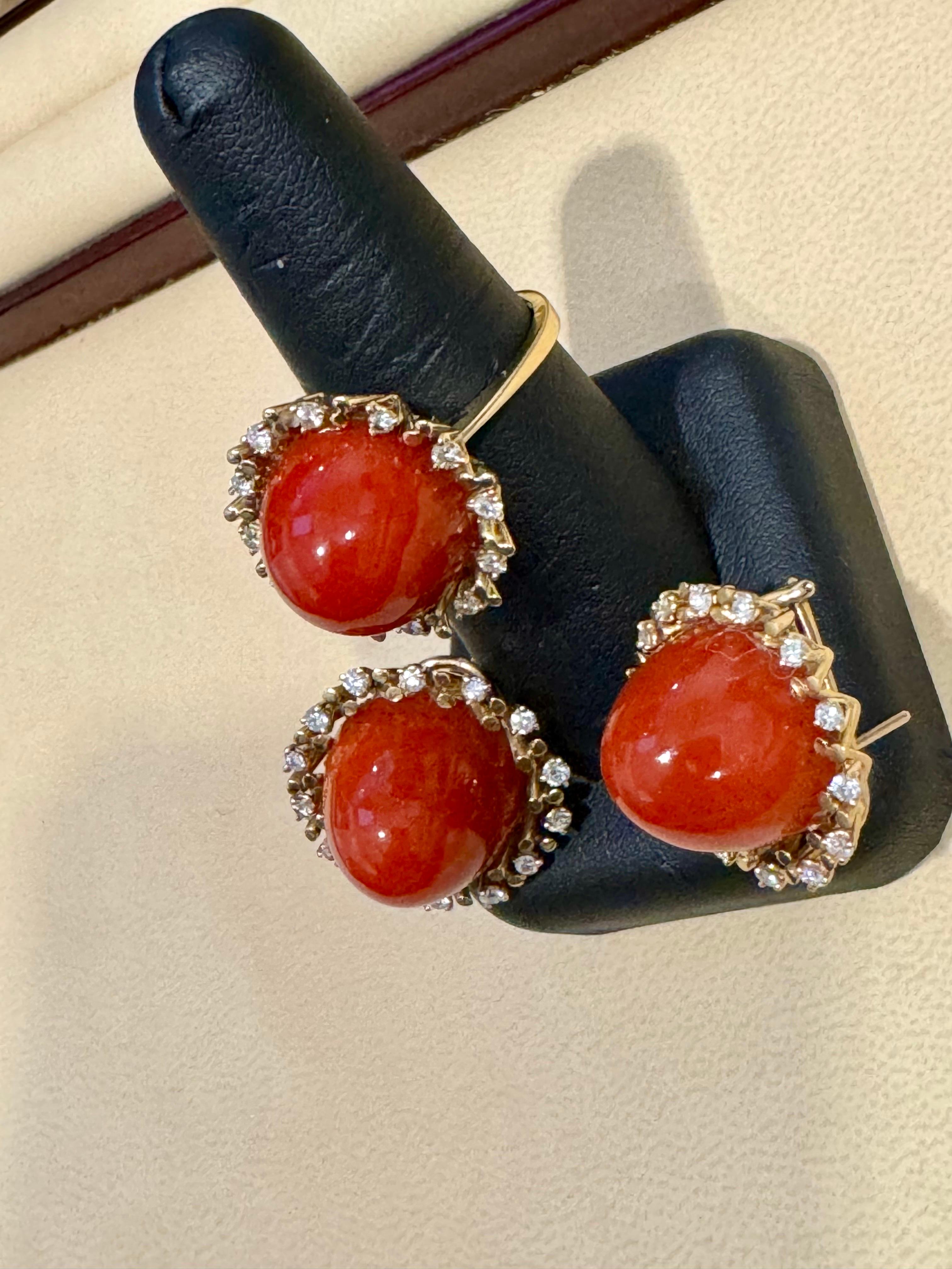 Estate Natural Sugar Loaf Coral & Diamond  Earring & Ring in 18 Kt Yellow Gold For Sale 4