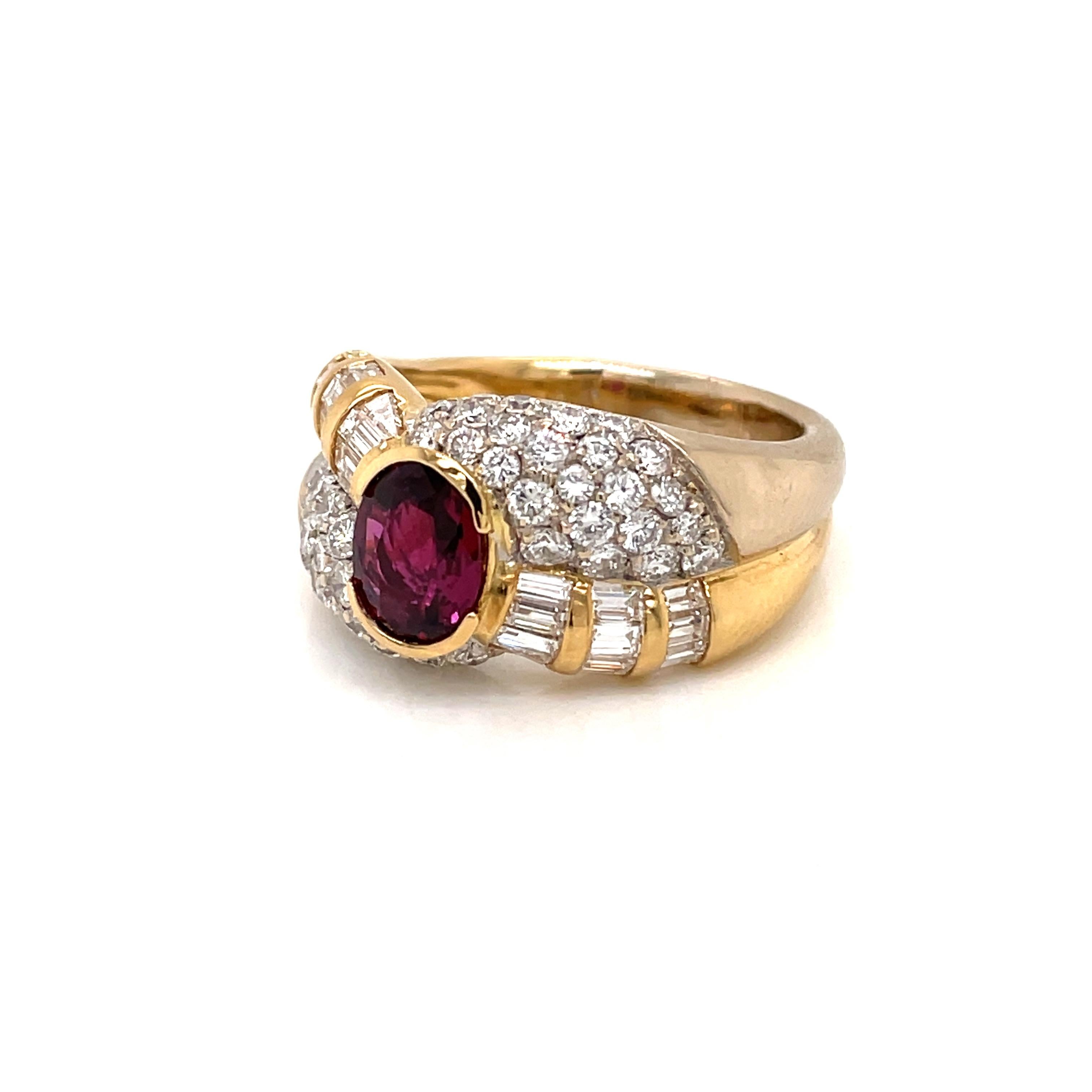 Estate Natural Unheated 2 Carat Ruby Diamond Cocktail Ring In Excellent Condition For Sale In Napoli, Italy