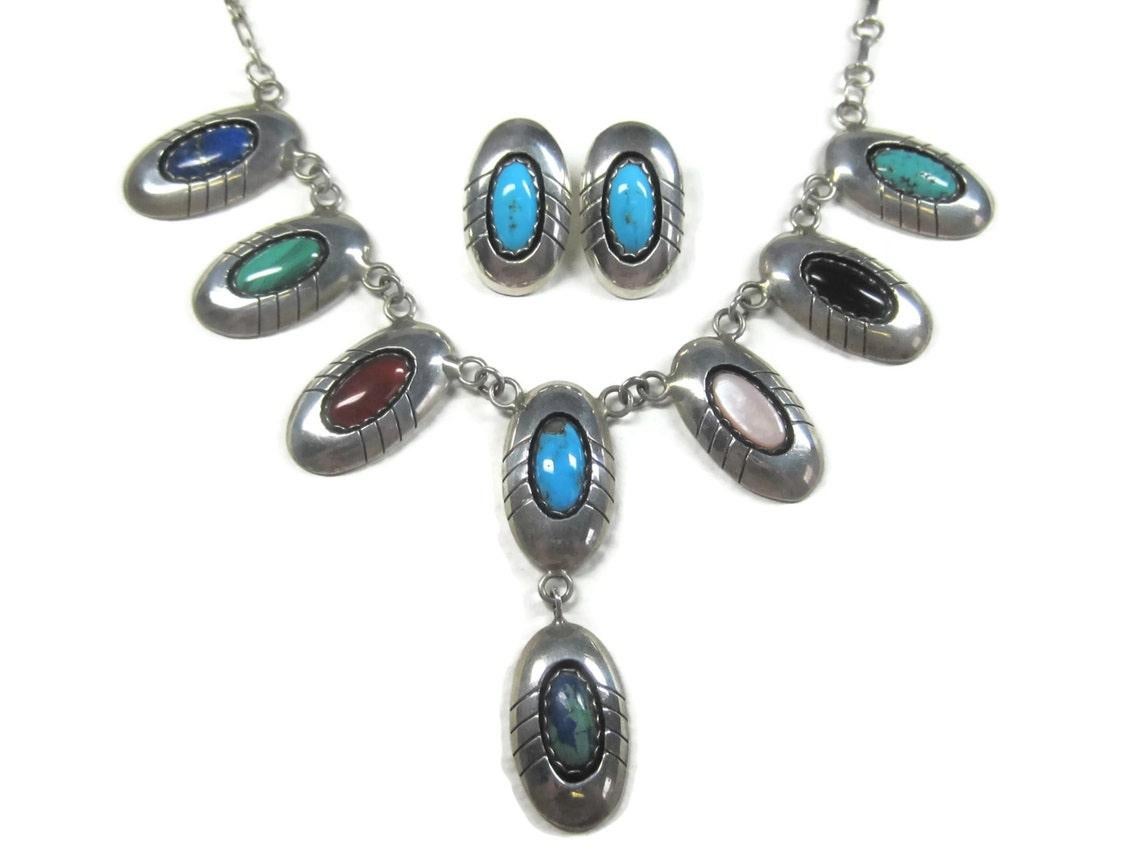 Nachlass Navajo Multi Stone Halskette und Ohrringe Native American Jewelry Set (Indigene Kunst (Nord-/Südamerika)) im Angebot