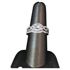 Ensemble de bagues de fiançailles et d'alliance en or blanc 14 carats avec diamants de la marque Neil Lane (2 pièces)
