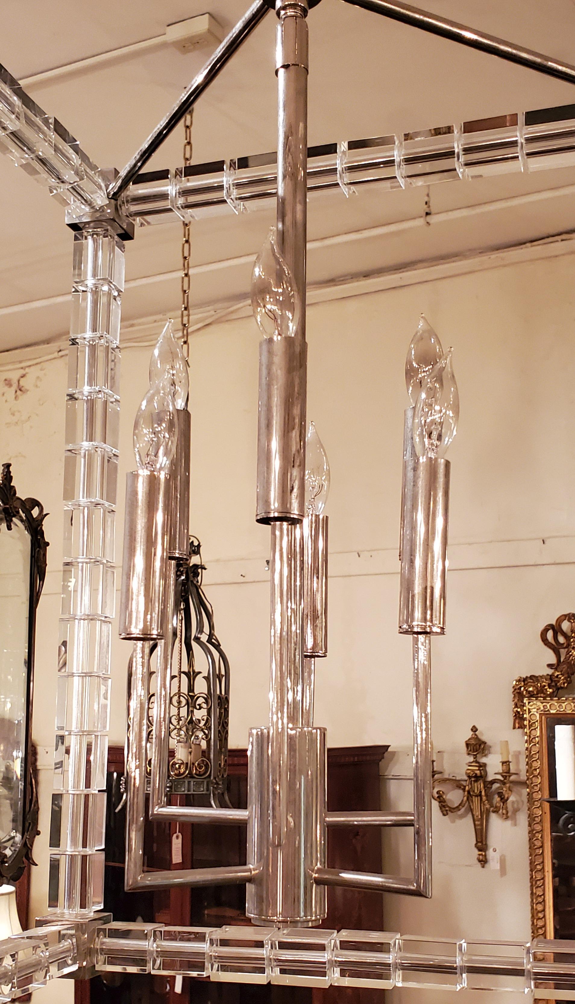 Lanterna Estate neo-moderna retrò in lucite e cromo. Se ti piace questo stile, ti piacerà!