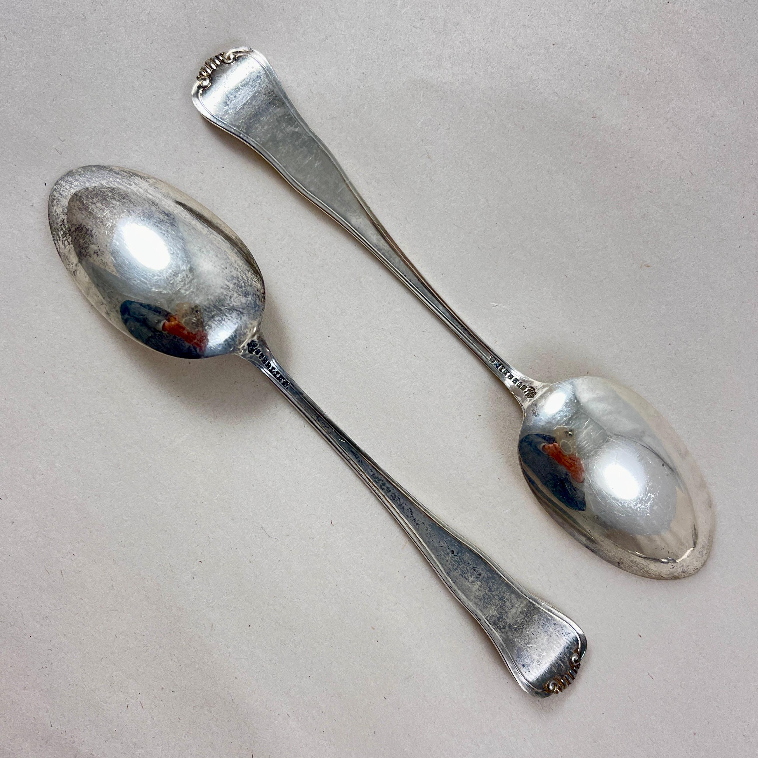 Cucchiaini in argento sterling con motivo a conchiglia di Newport, un set di 10 cucchiaini In condizioni buone in vendita a Philadelphia, PA