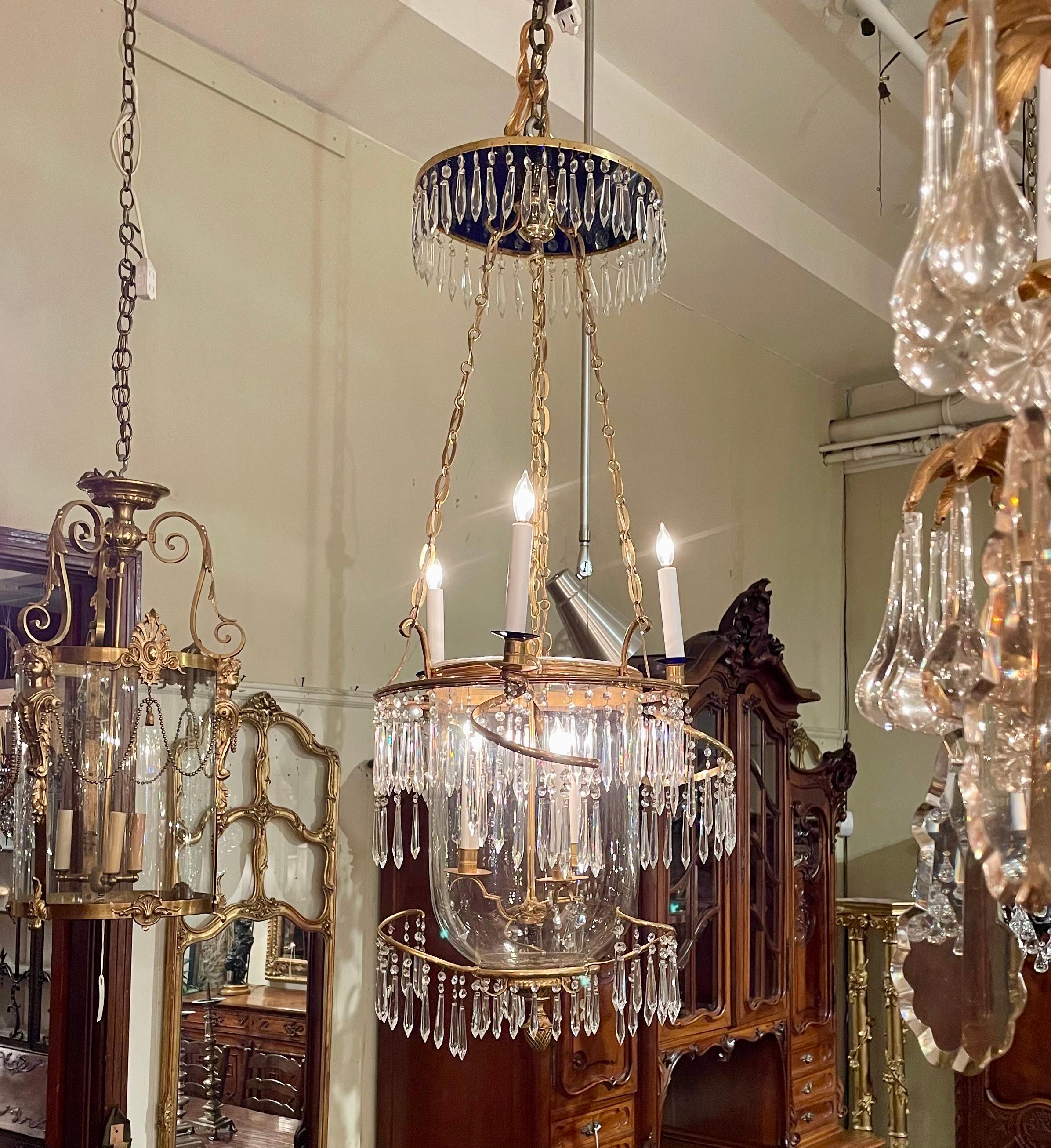 Lanterne d'Oré en bronze d'Europe du Nord, verre et cristal taillé, Circa 1950. en vente 2