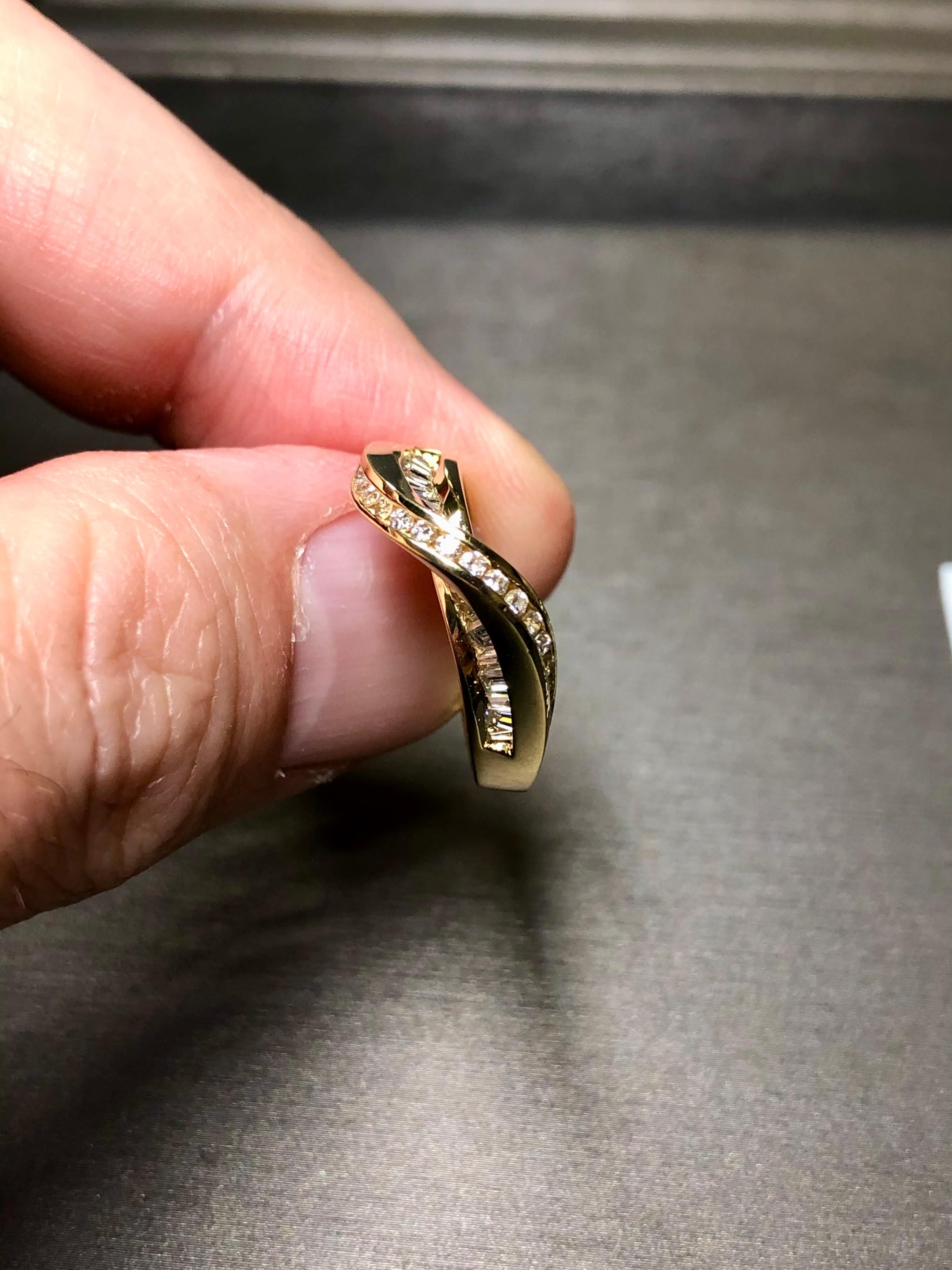 Estate NOVA 18K Baguette Round Diamond Tall Wave Twist Ring 2cttw G Vs Sz 6.5 In Good Condition For Sale In Winter Springs, FL