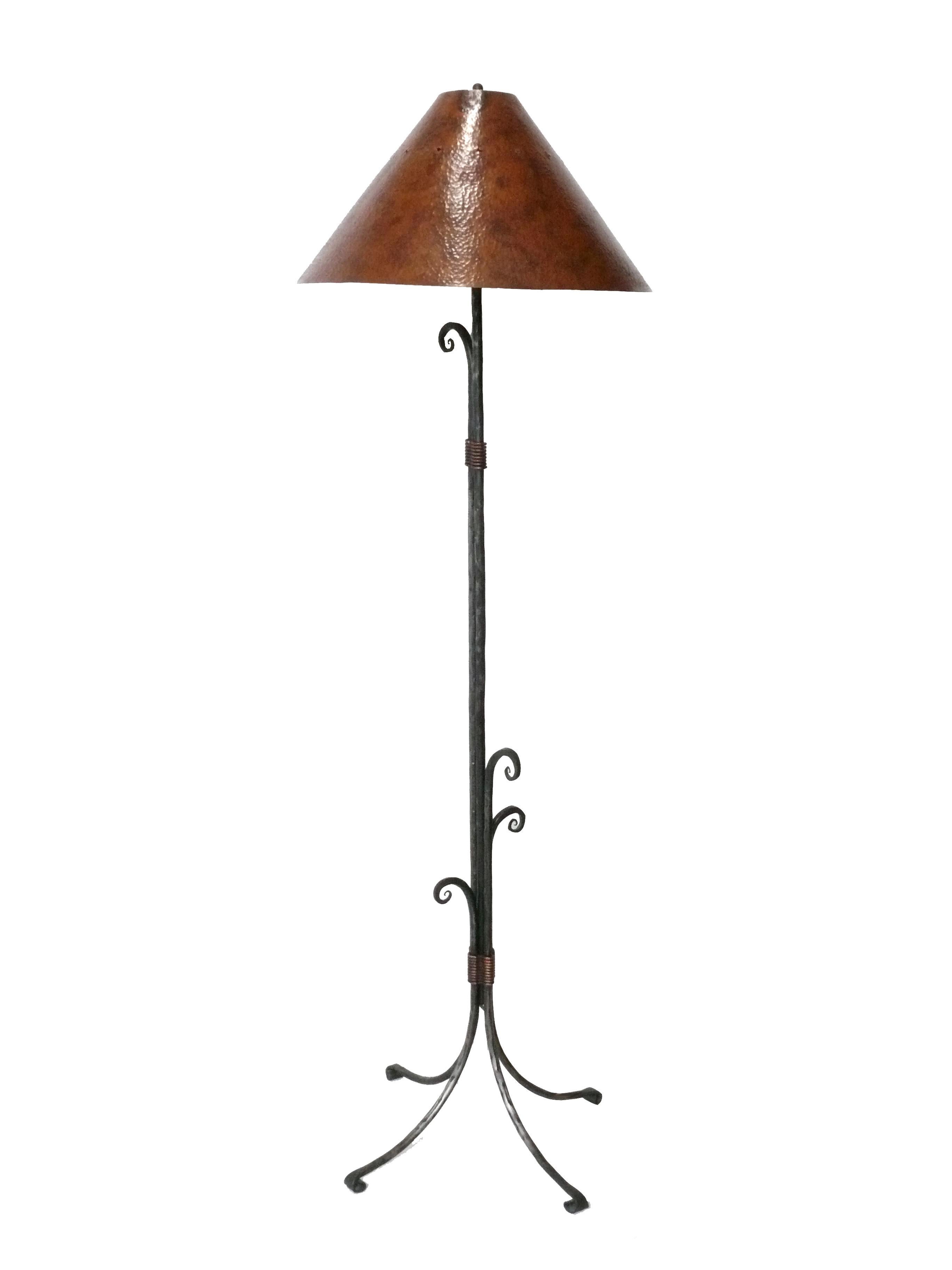 Nachlass von Fritz Scholder Hand Made Kupfer und Eisen Stehlampen $1650 pro Stück (Ende des 20. Jahrhunderts) im Angebot