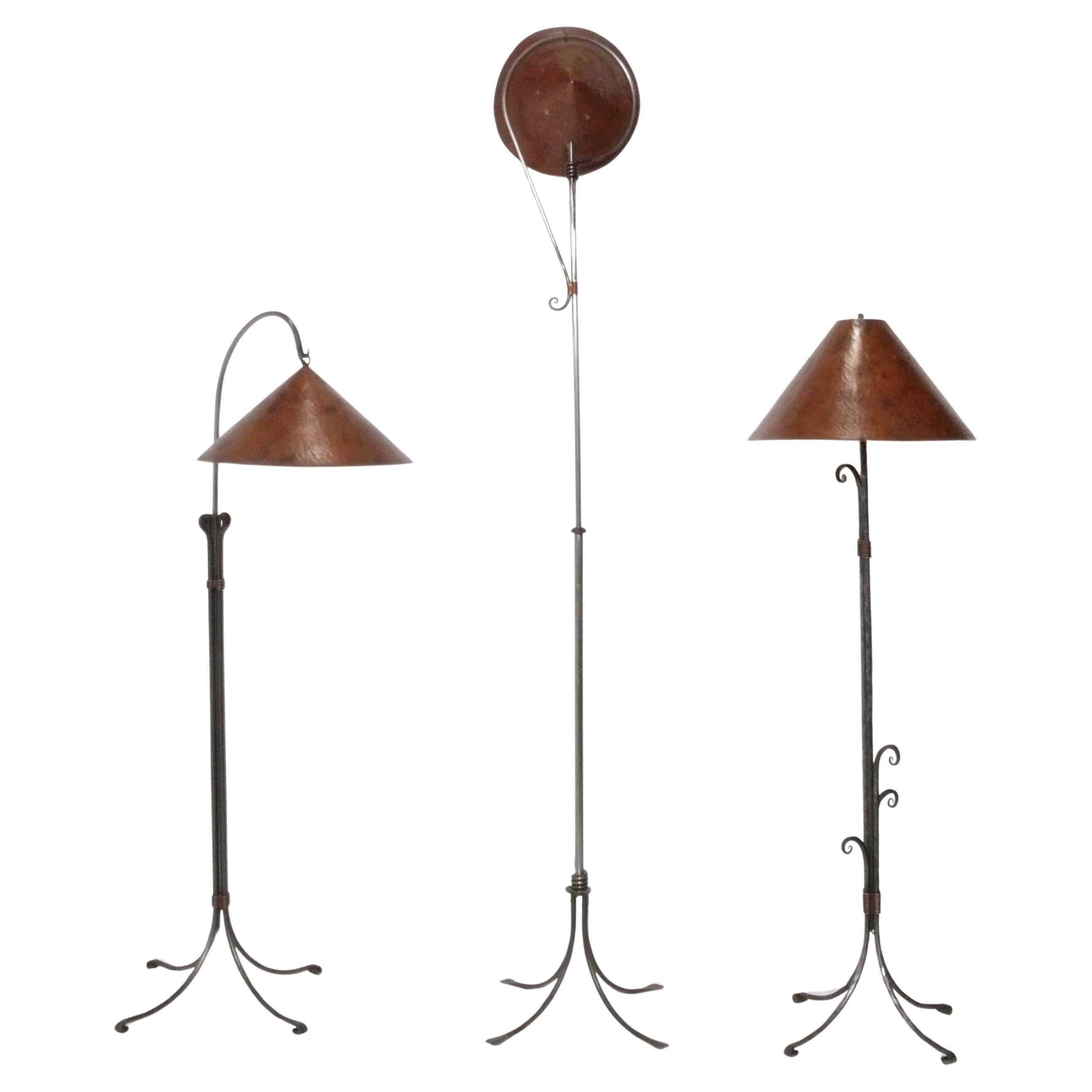 Nachlass von Fritz Scholder Hand Made Kupfer und Eisen Stehlampen $1650 pro Stück im Angebot