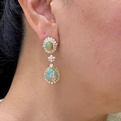 Orecchini pendenti in oro giallo 14k con opale e diamanti della collezione Estate